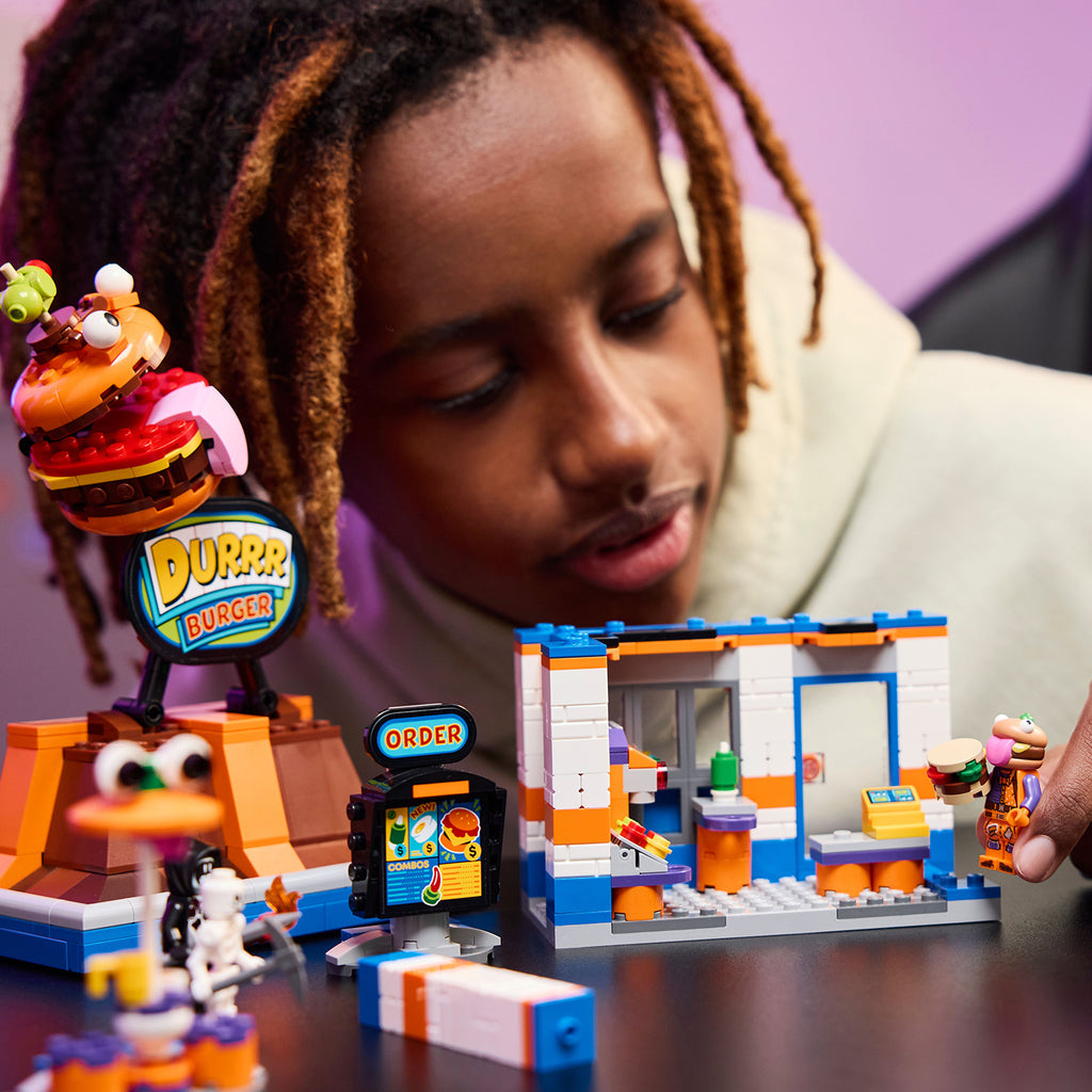 LEGO® Fortnite® Durrr Burger Restaurant - Đồ Chơi Lắp Ráp Nhà Hàng Burger Durrr LEGO 77076 - Hình ảnh bổ sung 4