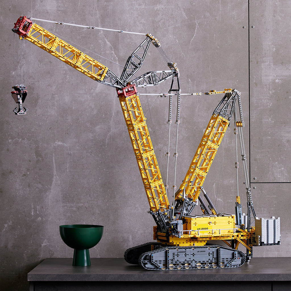 LEGO® TECHNIC™ Liebherr Crawler Crane LR 13000 Mô Hình Cần Cẩu Xích Khổng Lồ LEGO 42146 - Góc nhìn khác 3