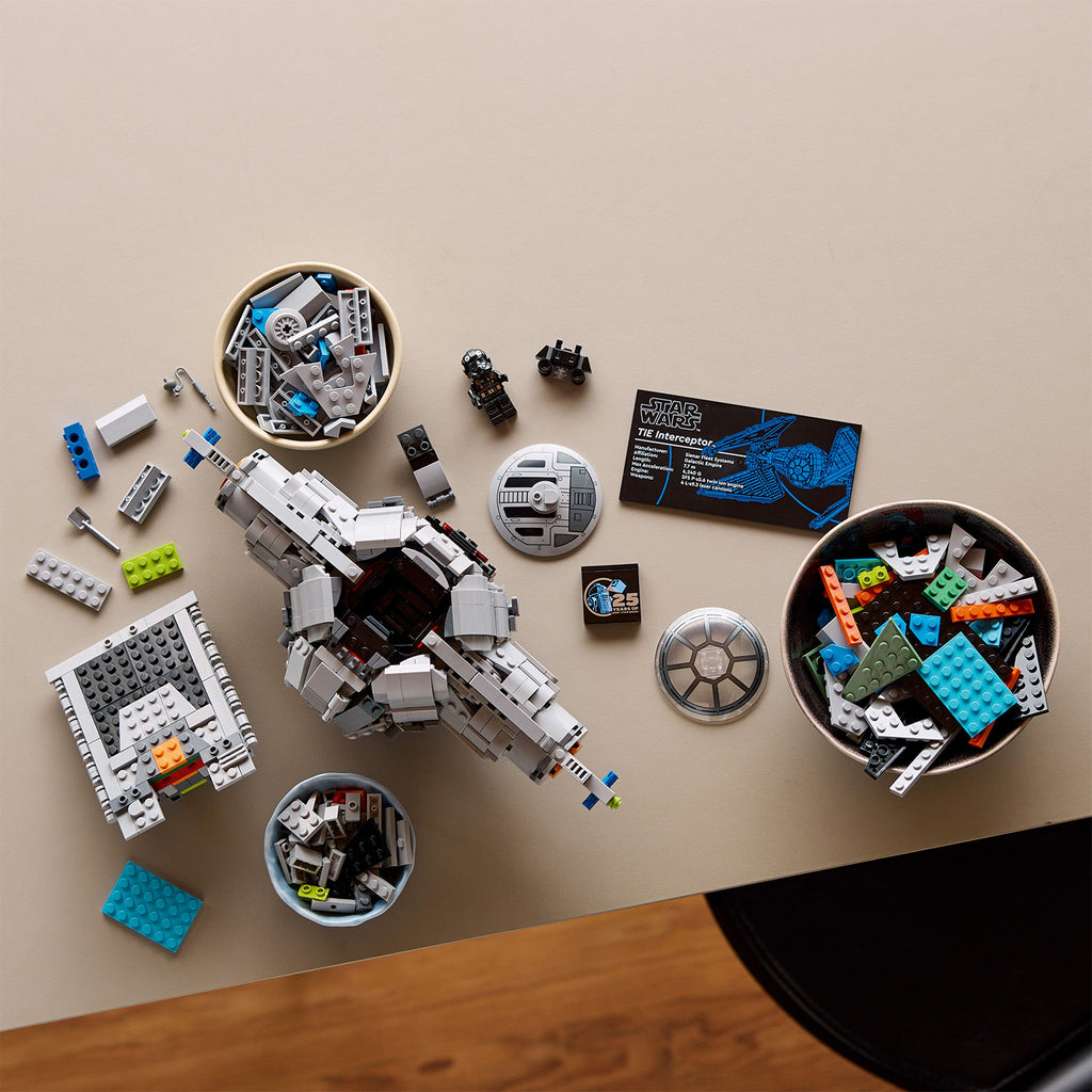 LEGO® Star Wars™ TIE Interceptor™ Mô hình lắp ráp cao cấp dòng UCS 75382 - Góc nhìn khác 3