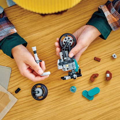 LEGO® Creator 3-in-1 Vintage Motorcycle (31135) - Đồ chơi lắp ráp xe mô tô cổ điển 3 trong 1 - LEGO - Góc nhìn khác 3