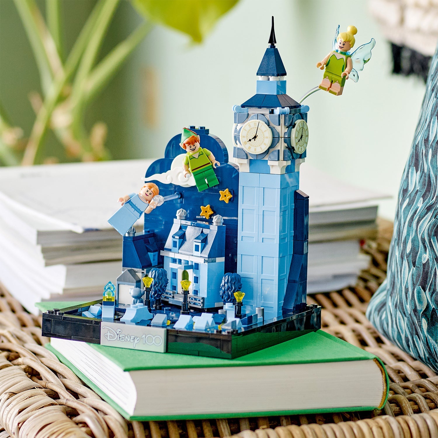 LEGO® Disney™ Peter Pan & Wendy's Flight over London - Mô hình Diorama kỷ niệm 100 năm - 43232 - Góc nhìn khác 3