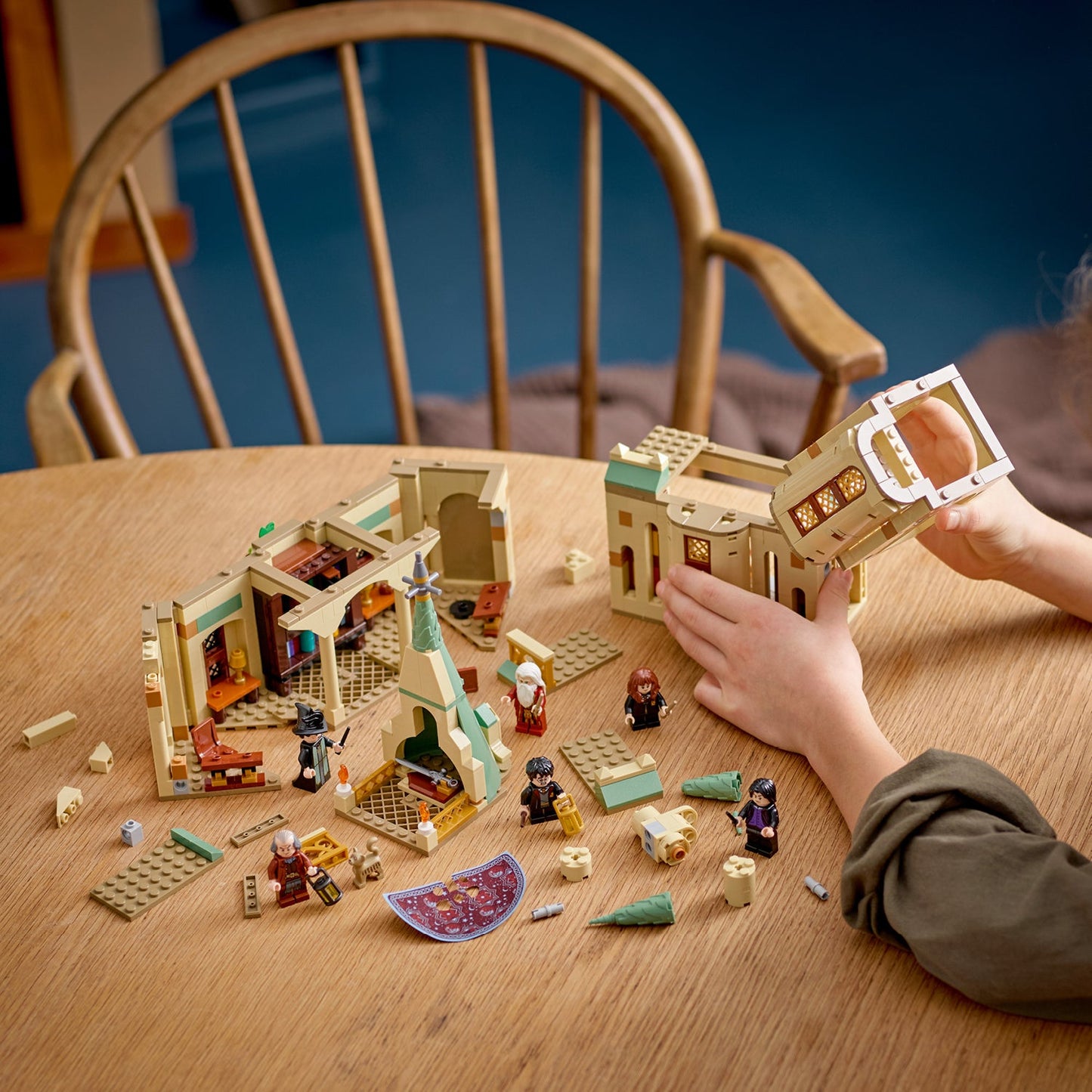 LEGO® Harry Potter™ Hogwarts™: Dumbledore’s Office - Mô Hình Lắp Ráp Văn Phòng Của Dumbledore - LEGO 76402 - Hình ảnh bổ sung 4