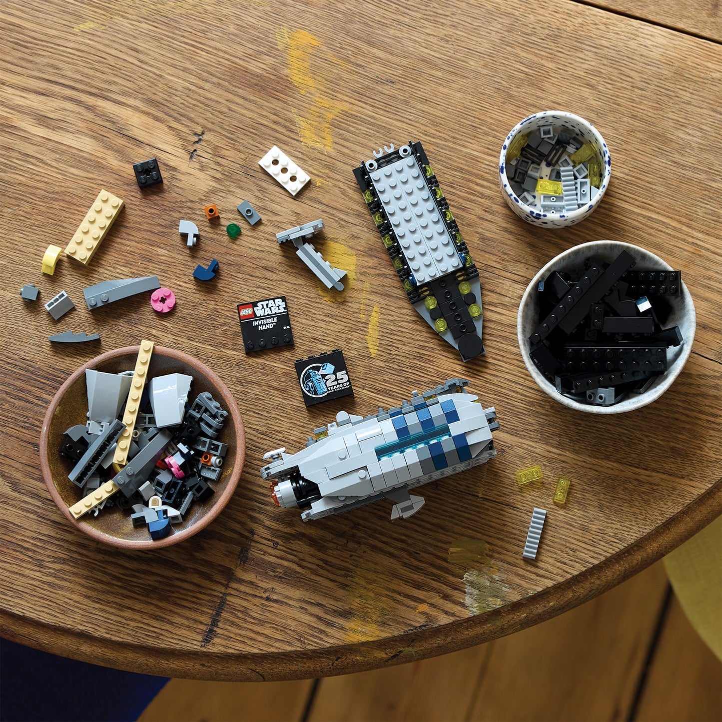 LEGO® Star Wars™ Invisible Hand™ Mô hình Phi Thuyền Sưu Tầm LEGO 75377 - Hình ảnh bổ sung 4