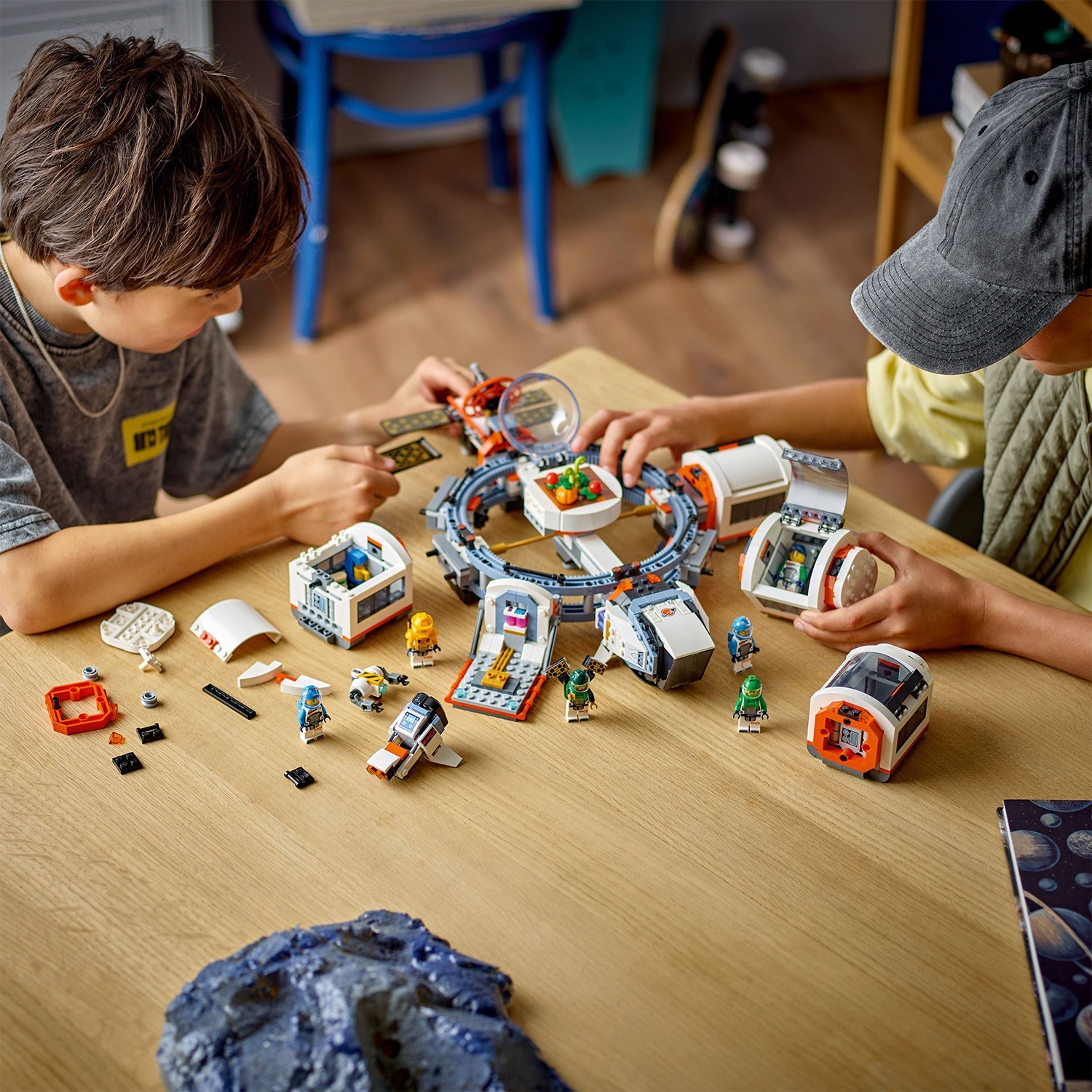 LEGO® City Modular Space Station - Đồ chơi lắp ráp Trạm không gian - LEGO 60433 - Góc nhìn khác 3