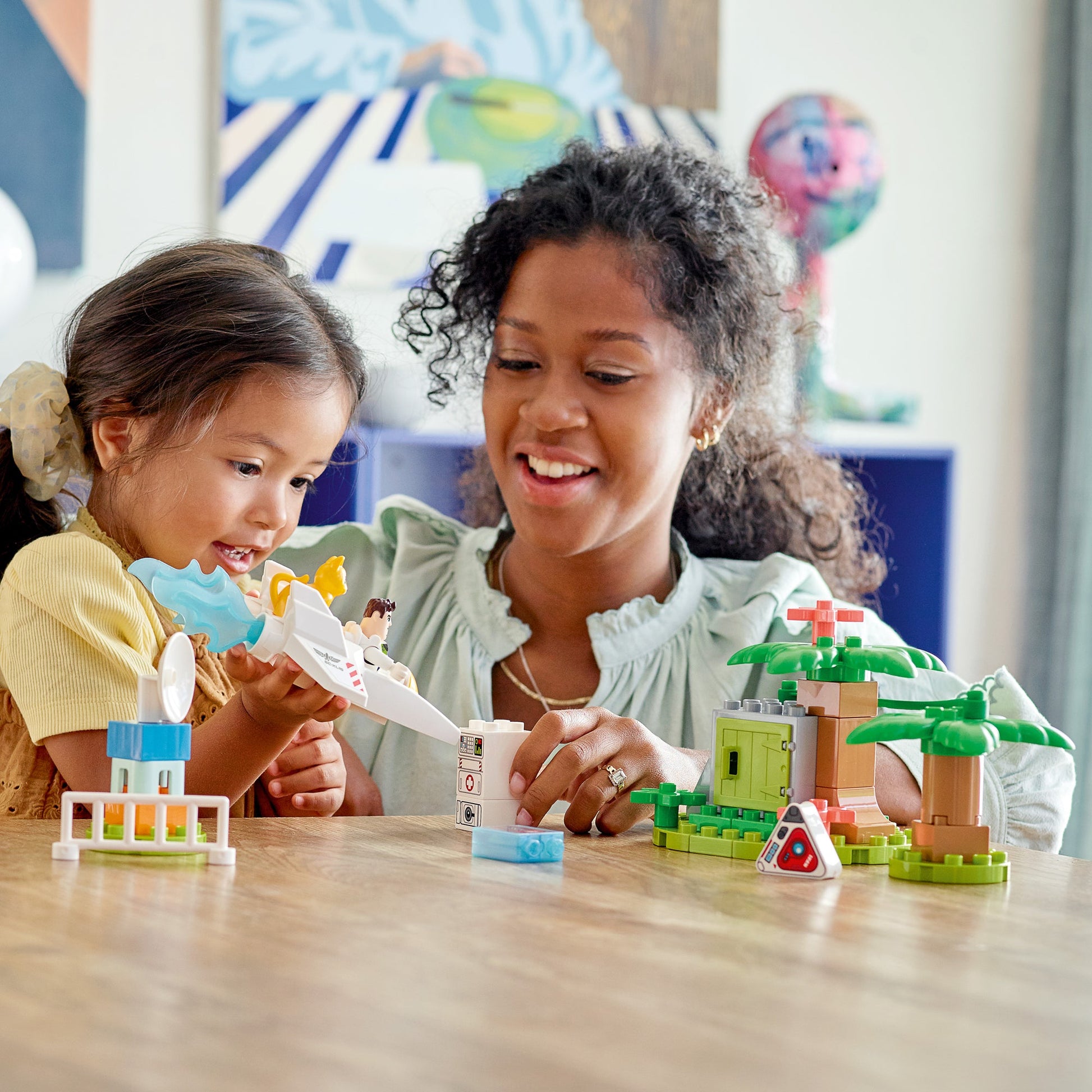 LEGO® DUPLO™ Disney and Pixar Buzz Lightyear’s Planetary Mission - Bộ Đồ Chơi Lắp Ráp Nhiệm Vụ Hành Tinh 10962 - Góc nhìn khác 3
