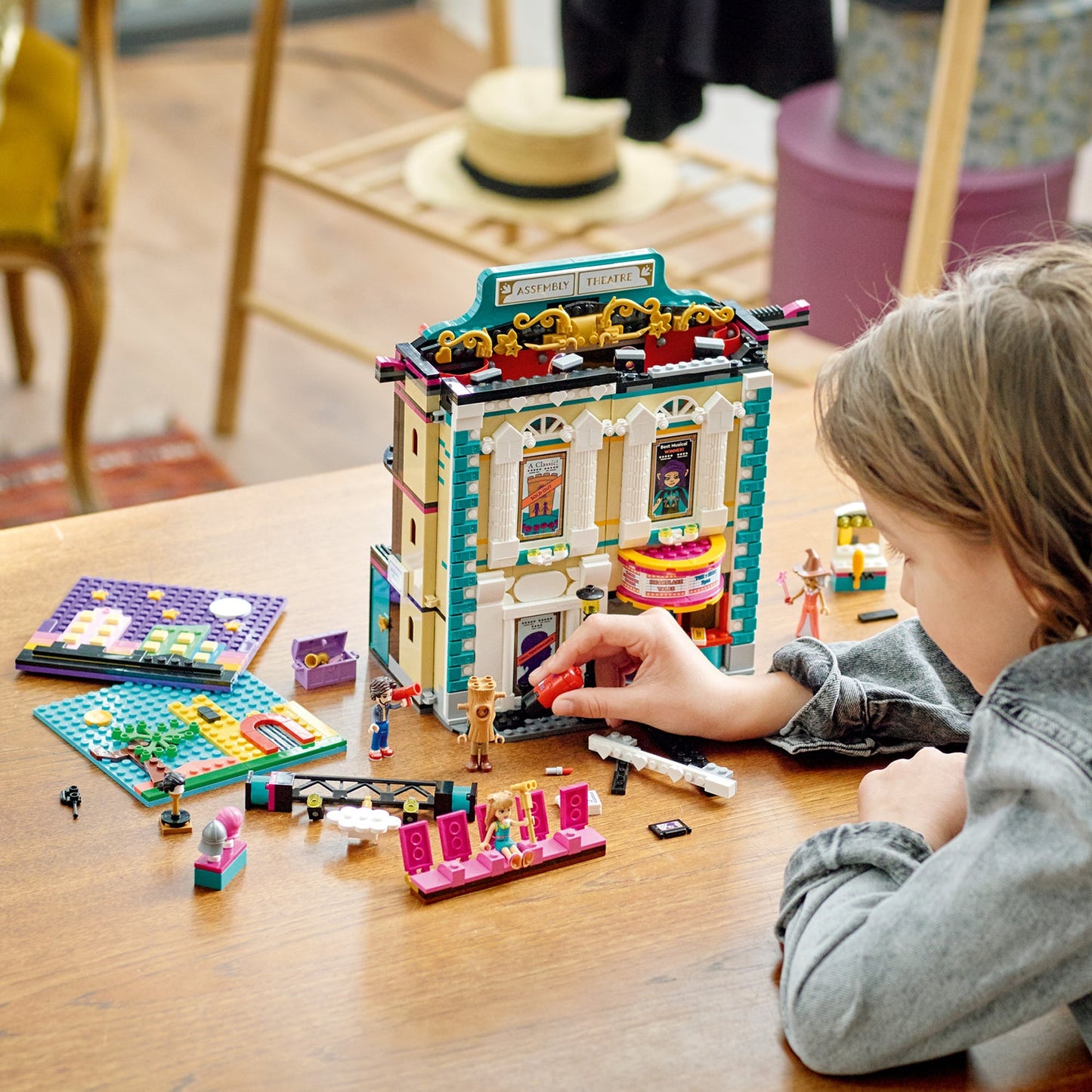 LEGO® Friends™ Andrea’s Theater School - Đồ Chơi Lắp Ráp Nhà Hát Nghệ Thuật 41714 - Góc nhìn khác 3