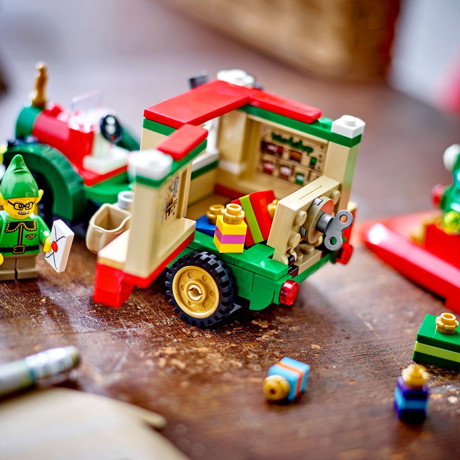 LEGO® Santa’s Delivery Truck - Xe Giao Hàng Của Ông Già Noel - LEGO 40746 - Hình ảnh bổ sung 5