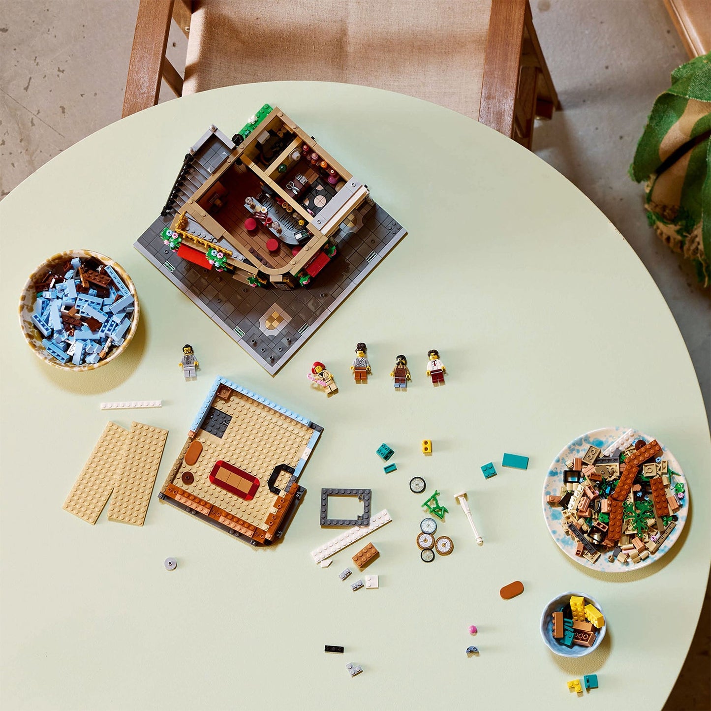 LEGO® ICONS™ Tudor Corner - Bộ Lắp Ráp Góc Phố Tudor - LEGO 10350 - Hình ảnh bổ sung 4