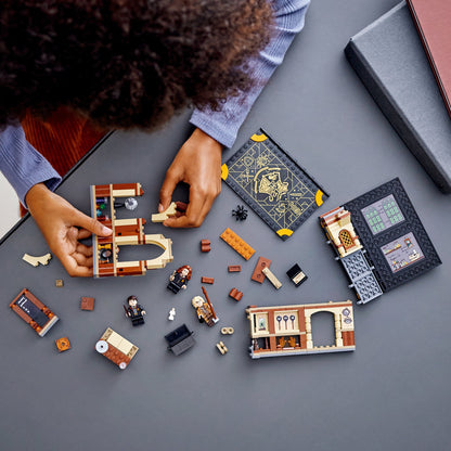 LEGO® Harry Potter™ Hogwarts™ Moment: Defence Class - Bộ Lắp Ráp Lớp Học Phòng Chống Nghệ Thuật Hắc Ám - LEGO 76397 - Hình ảnh bổ sung 5
