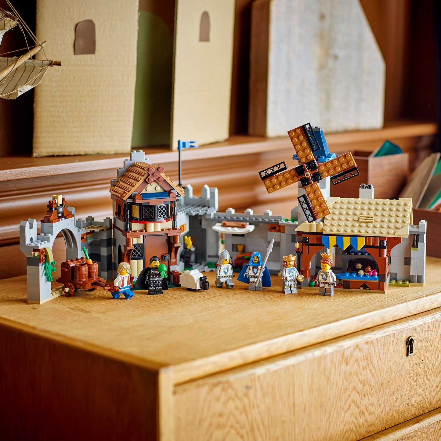 LEGO® Creator 3-in-1 Medieval Horse Knight Castle - Lâu Đài Hiệp Sĩ Trung Cổ LEGO 31168 - Góc nhìn khác 3