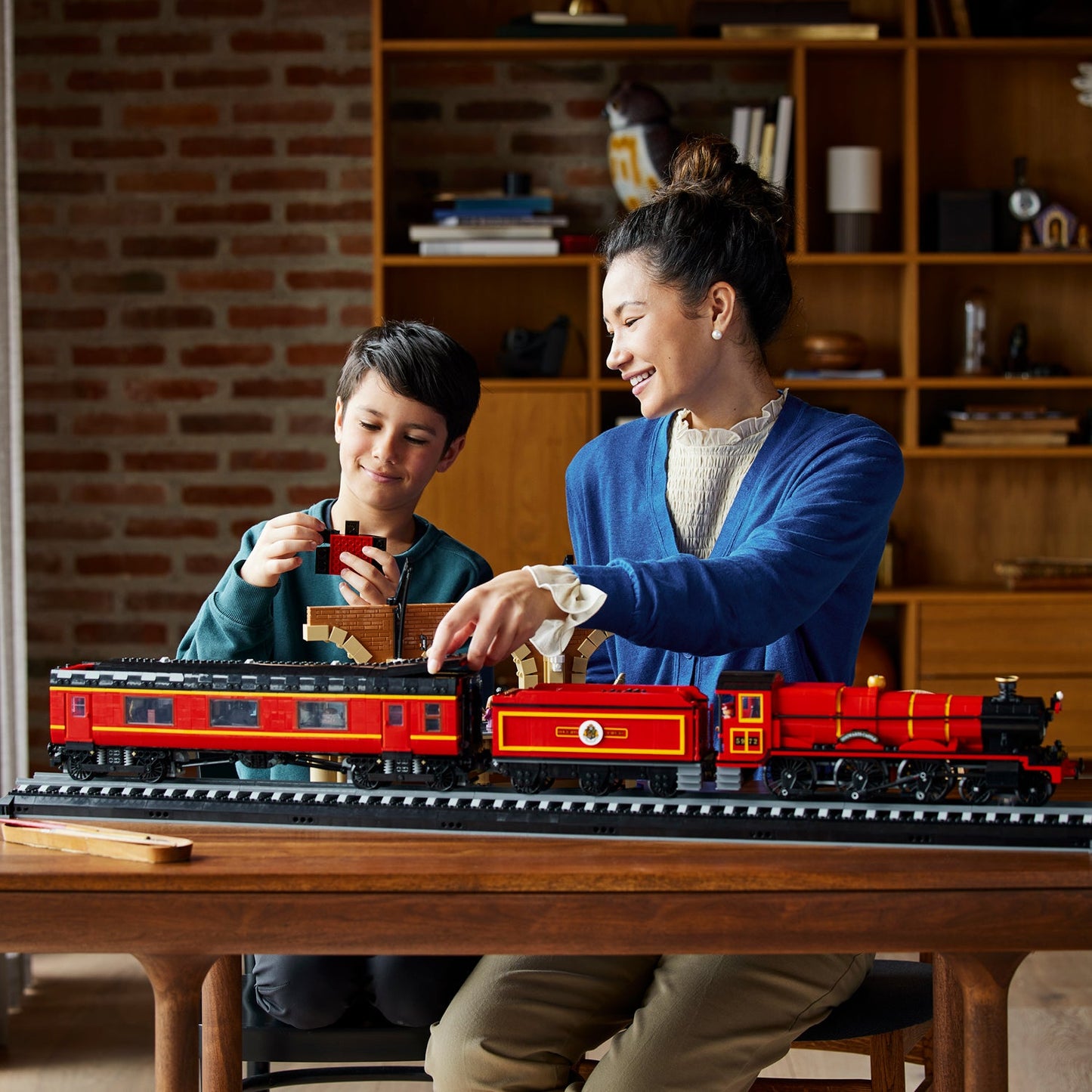 LEGO® Harry Potter™ Hogwarts Express™ – Collectors' Edition - Mô Hình Xe Lửa Hơi Nước Bản Sưu Tầm - LEGO 76405 - Góc nhìn khác 3