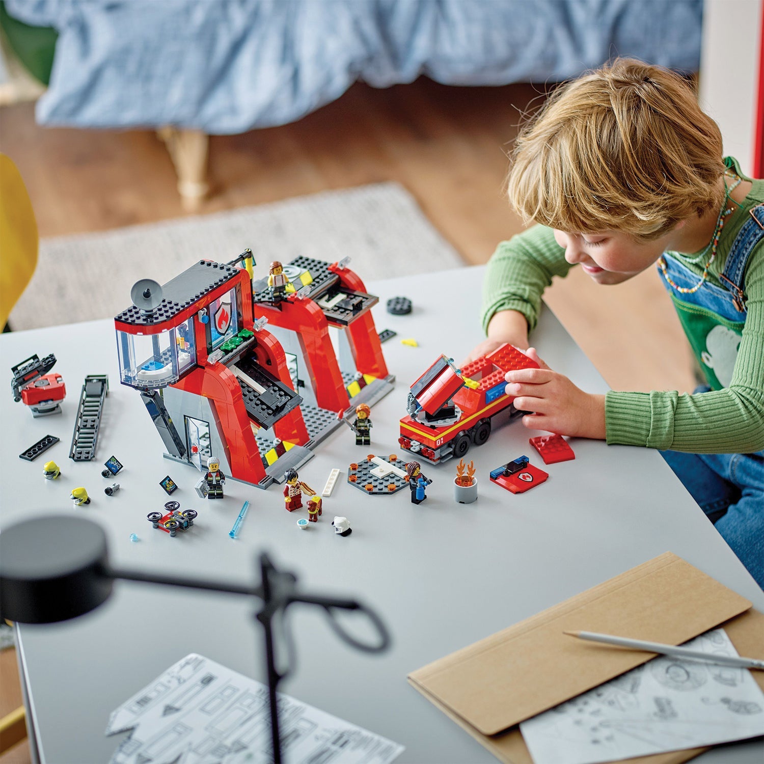 LEGO® City Fire Station with Fire Truck - Bộ lắp ráp Trạm Cứu Hỏa và Xe Cứu Hỏa - LEGO 60414 - Góc nhìn khác 3