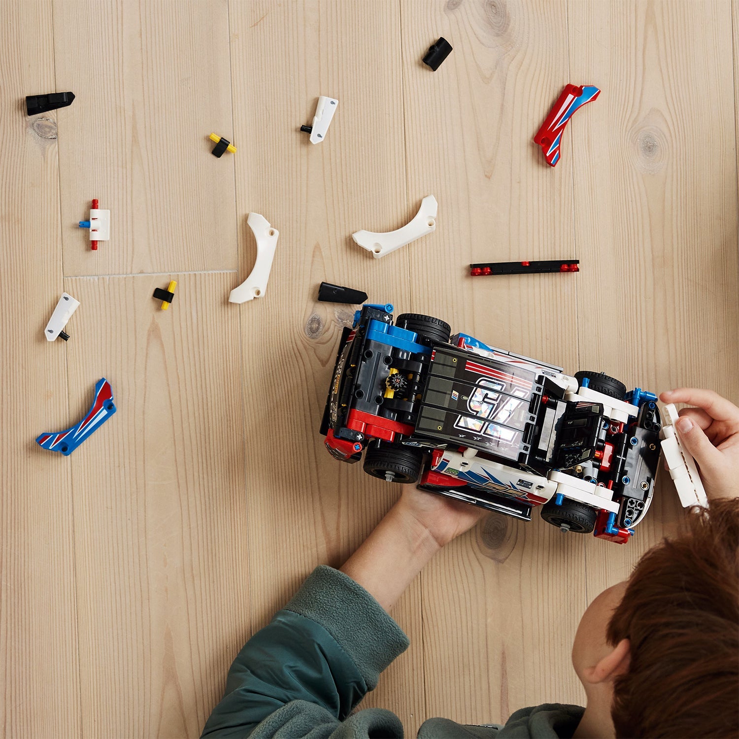LEGO® Technic™ NASCAR® Next Gen Chevrolet Camaro ZL2 - Mô Hình Xe Đua Kỹ Thuật Chính Hãng LEGO - Góc nhìn khác 3