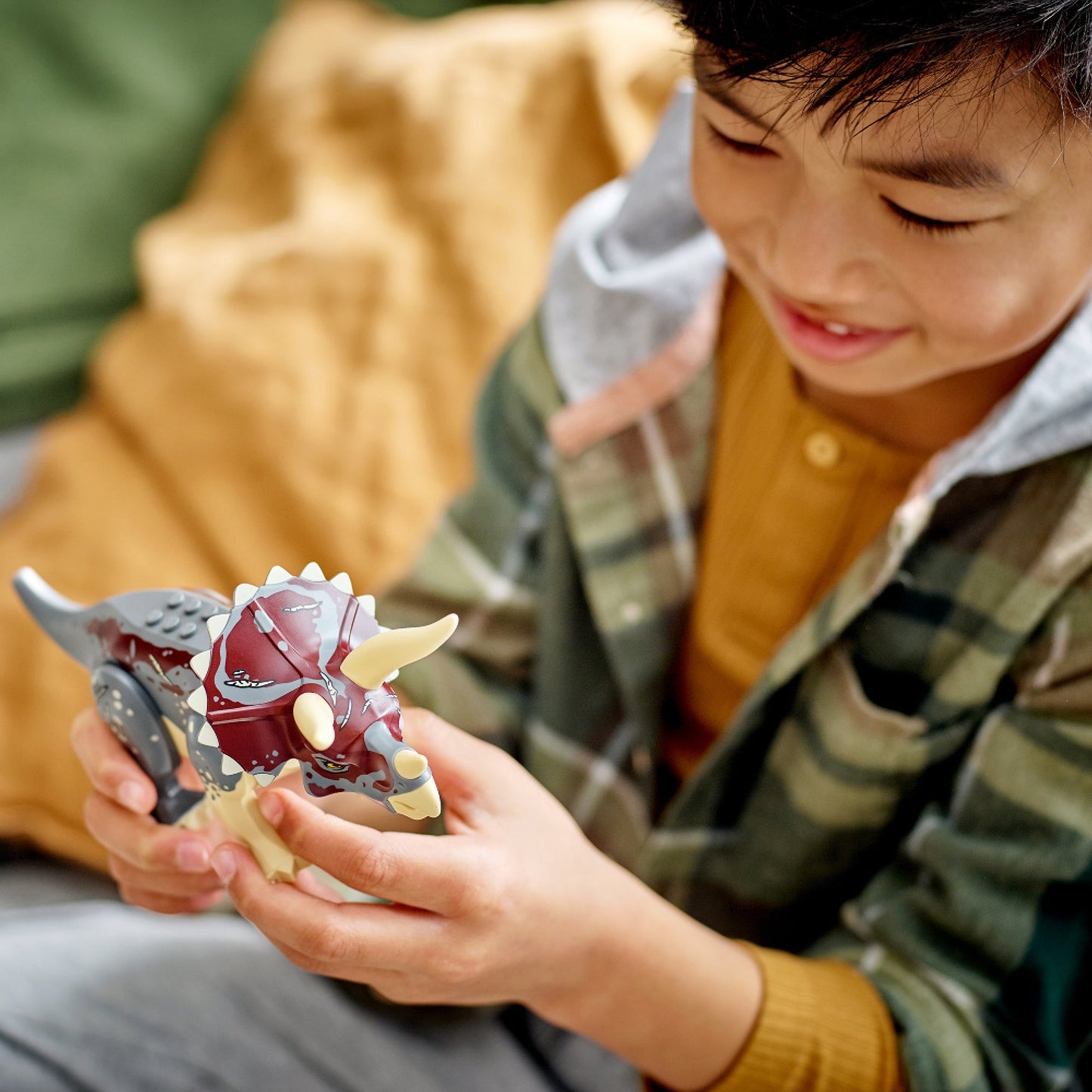 LEGO® Jurassic World Triceratops Pickup Truck Ambush - Bộ Lắp Ráp Xe Bán Tải Phục Kích Khủng Long - LEGO 76950 - Góc nhìn khác 3