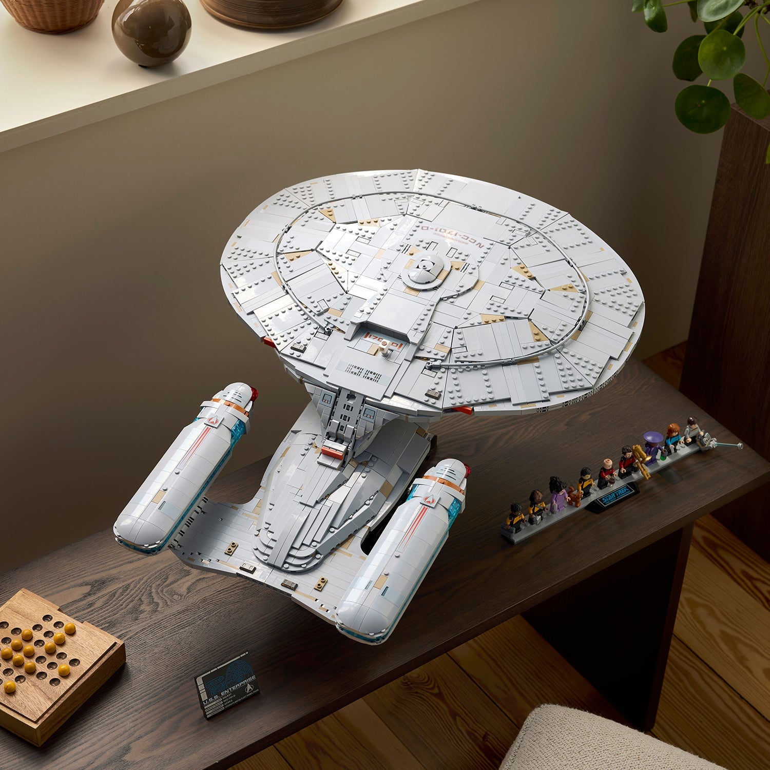 LEGO® Icons Star Trek: U.S.S. Enterprise NCC-1701-D™ - Đồ chơi lắp ráp mô hình tàu vũ trụ LEGO 10356 - Góc nhìn khác 3