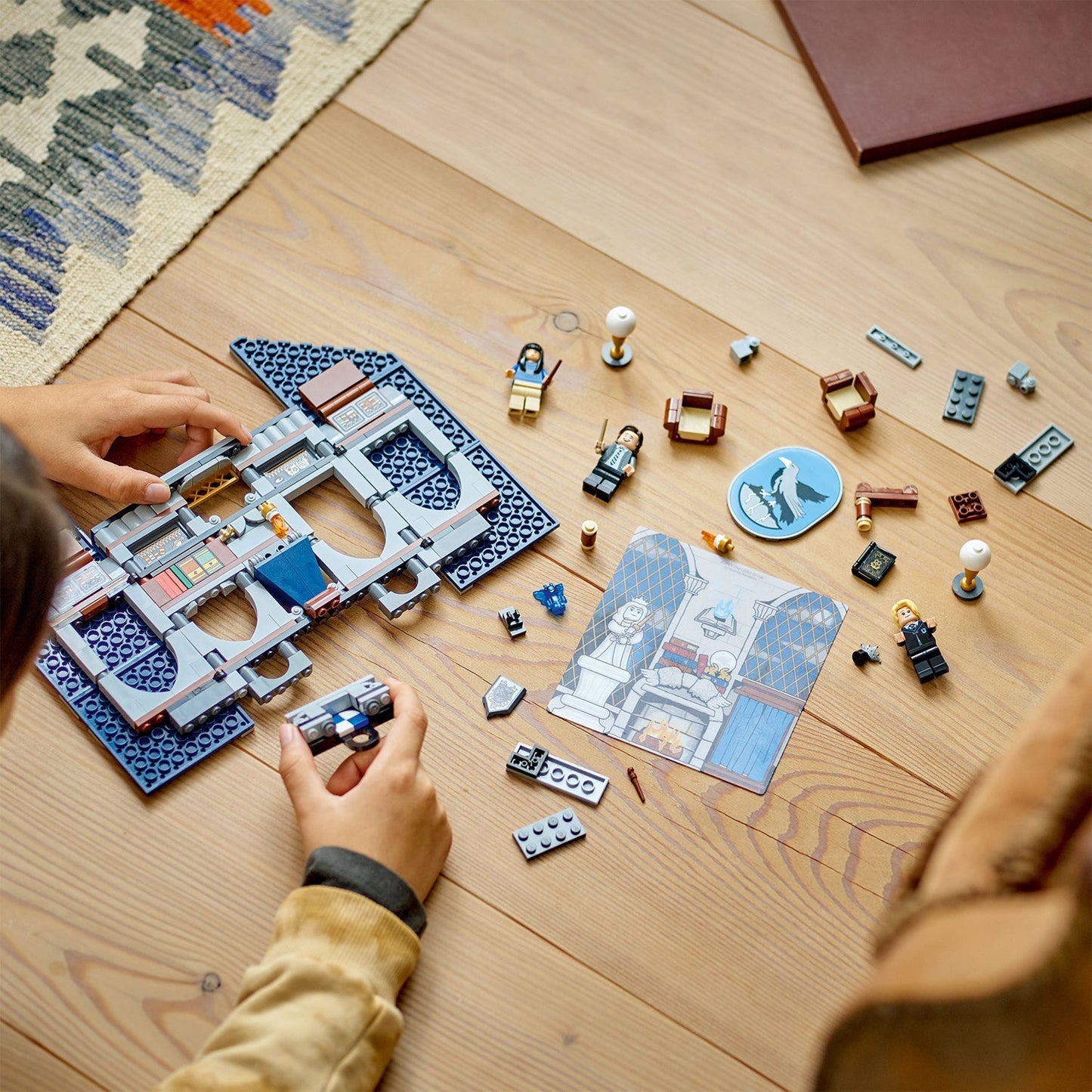LEGO® Harry Potter™ Ravenclaw™ House Banner - Bộ Lắp Ráp Biểu Ngữ Nhà Ravenclaw - LEGO 76411 - Góc nhìn khác 3