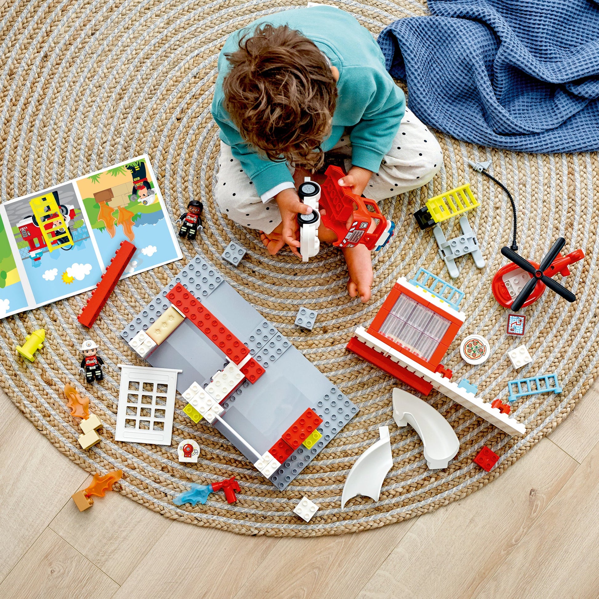 LEGO® DUPLO™ Rescue Fire Station & Helicopter - Trạm Cứu Hỏa & Trực Thăng Cứu Hộ - LEGO 10970 - Góc nhìn khác 3