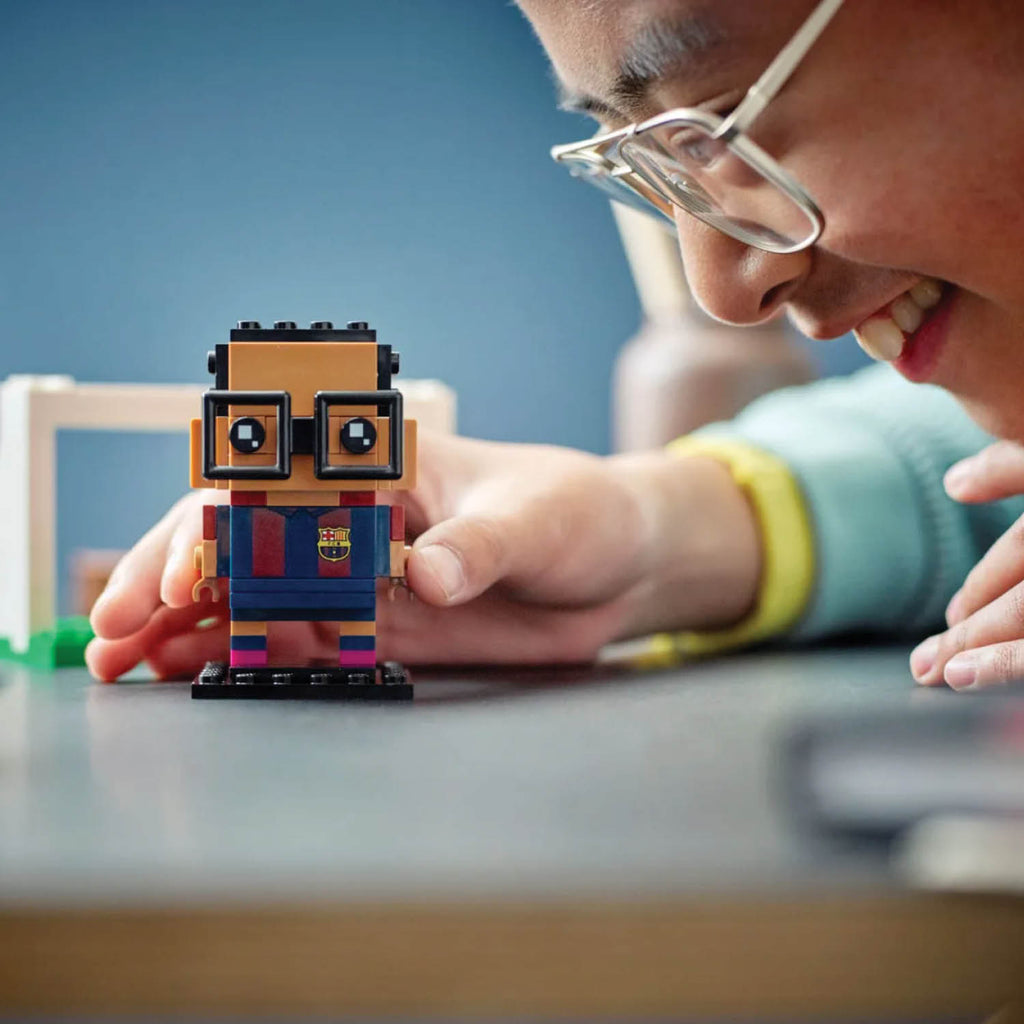 LEGO® BrickHeadz™ FC Barcelona Go Brick Me - Mô Hình Lắp Ráp Cầu Thủ Barca Tùy Chỉnh LEGO 40542 - Hình ảnh bổ sung 4