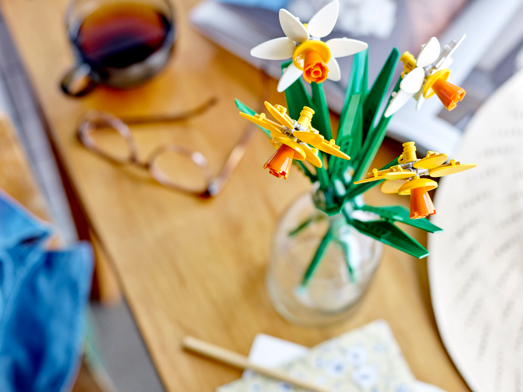 LEGO® ICONS™ Daffodils - Bộ Lắp Ráp Hoa Thủy Tiên - LEGO 40646