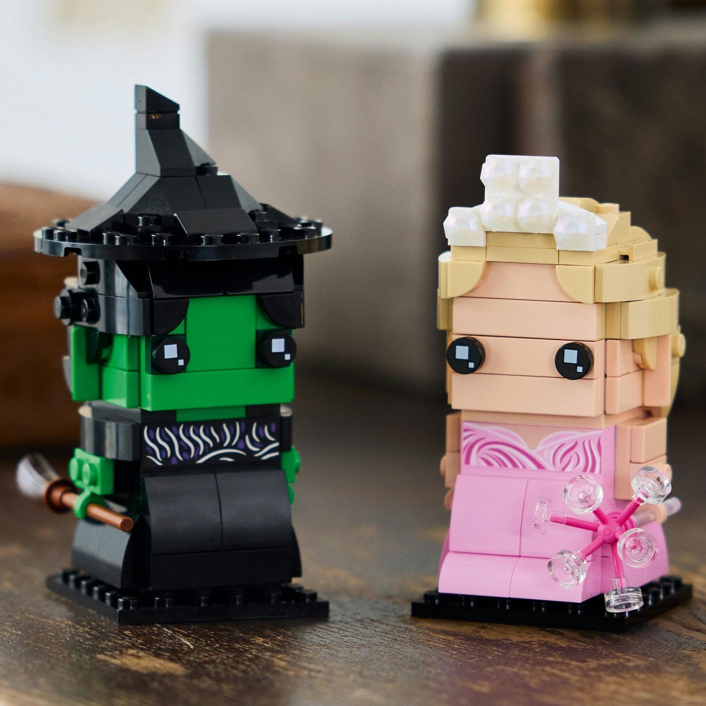 LEGO® BrickHeadz™ Elphaba & Glinda Figures Mô Hình Nhân Vật Wicked LEGO 40794 - Góc nhìn khác 3
