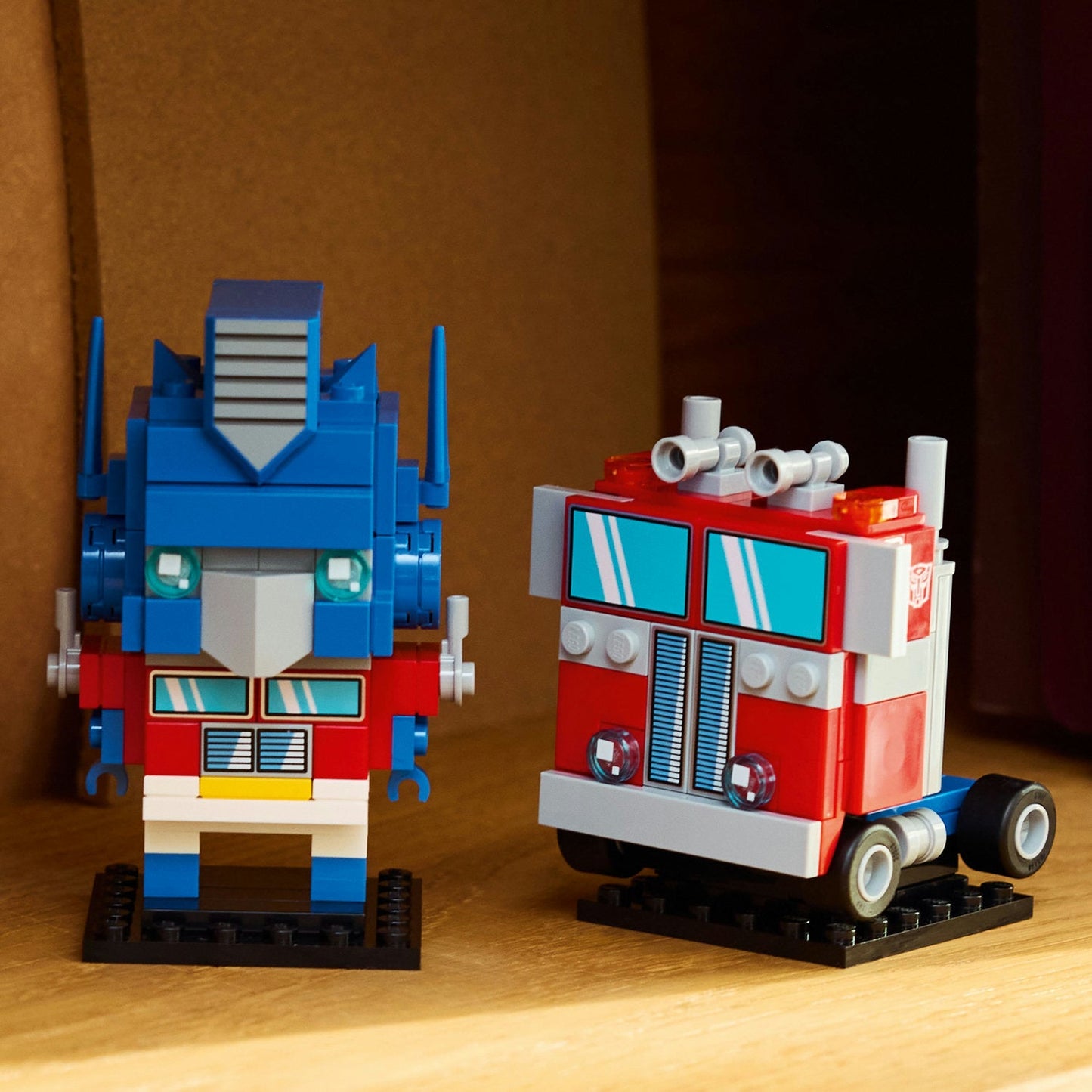 LEGO® BrickHeadz™ Transformers Optimus Prime Robot & Vehicle - Mô Hình Lắp Ráp Robot & Xe Tải - LEGO 40803 - Hình ảnh bổ sung 6