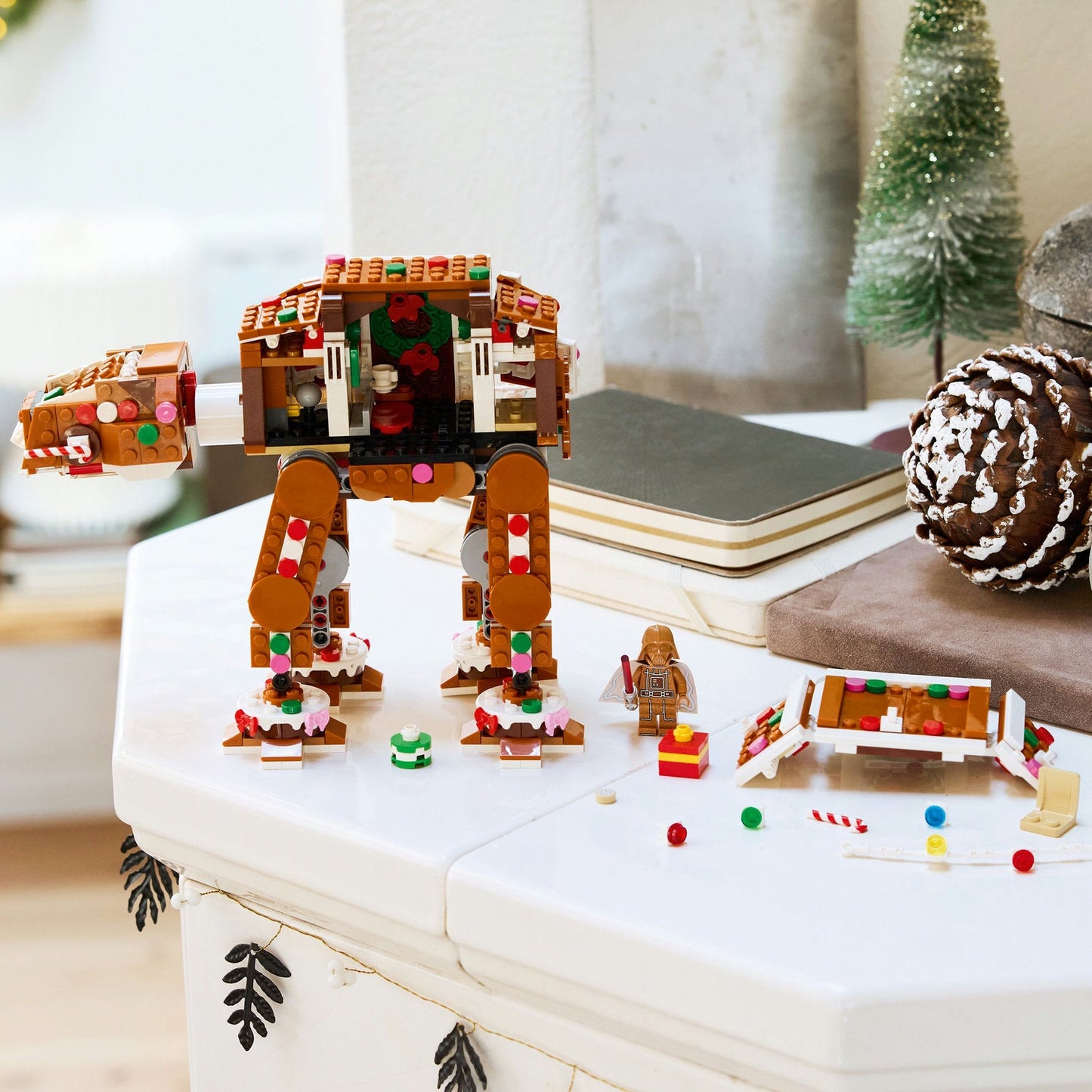 LEGO® Star Wars™ Gingerbread AT-AT™ Walker - Bộ Lắp Ghép Robot Bánh Gừng Giáng Sinh - LEGO 40806 - Hình ảnh bổ sung 5