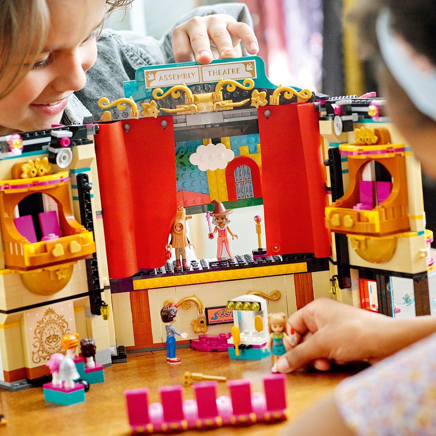 LEGO® Friends™ Andrea’s Theater School - Đồ Chơi Lắp Ráp Nhà Hát Nghệ Thuật 41714 LEGO - ảnh 2 - Đồ chơi lắp ráp