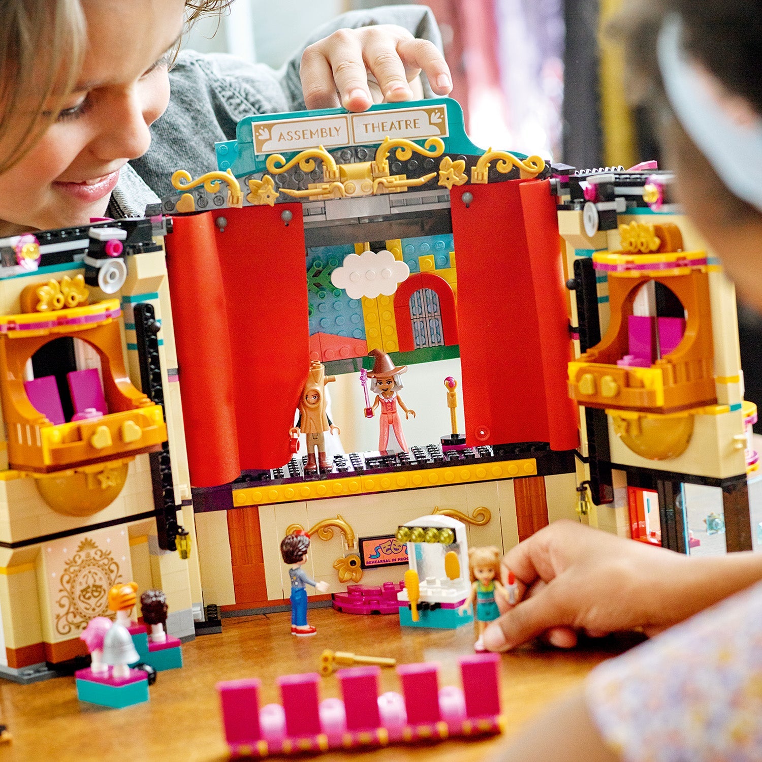 LEGO® Friends™ Andrea’s Theater School - Đồ Chơi Lắp Ráp Nhà Hát Nghệ Thuật 41714 LEGO - ảnh 2 - Đồ chơi lắp ráp