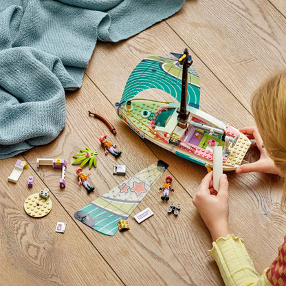 LEGO® Friends™ Stephanies Sailing Adventure - Bộ Đồ Chơi Thuyền Buồm Đua 41716 - Góc nhìn khác 3