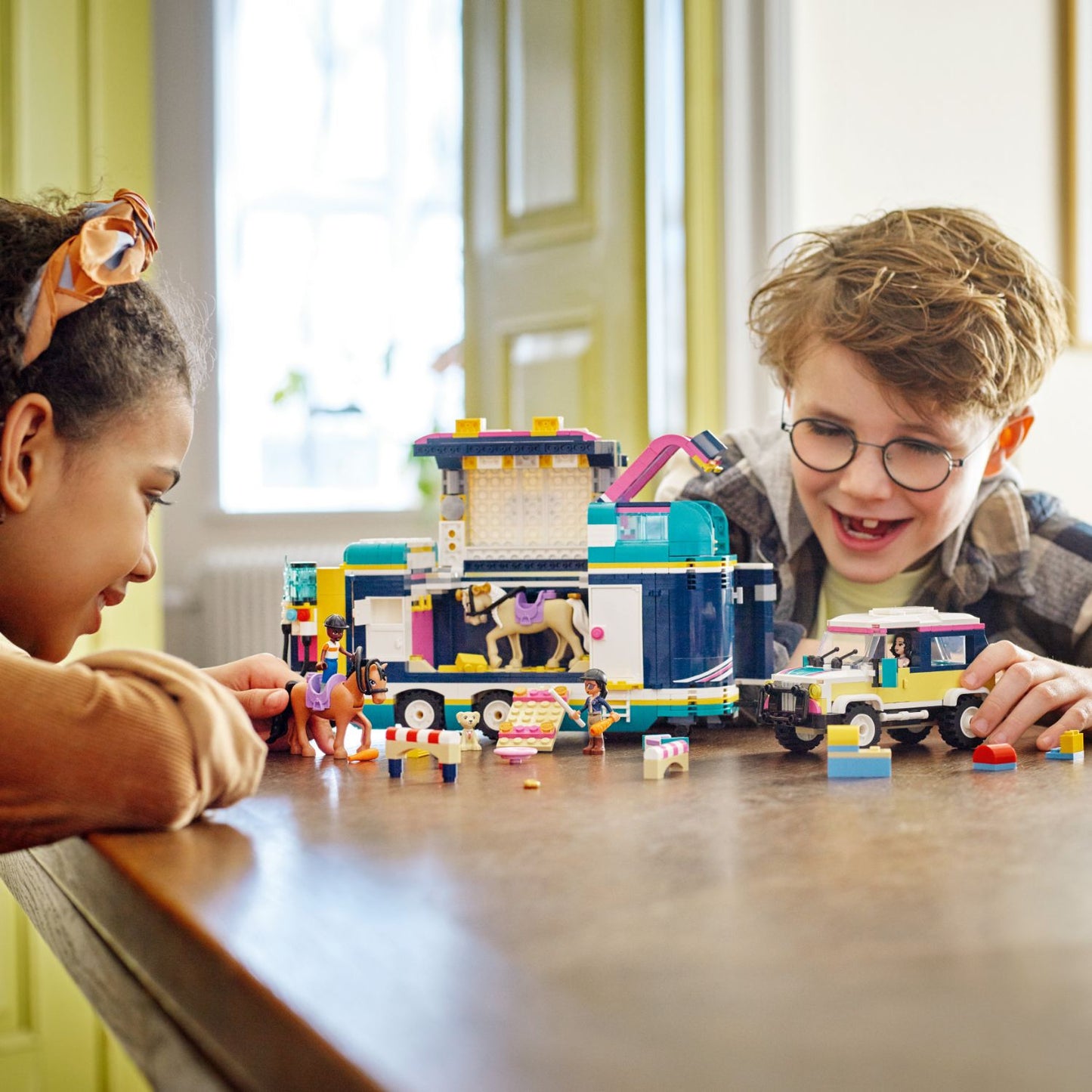 LEGO® Friends™ Horse Show Trailer - Xe Kéo Ngựa Và SUV Hiện Đại - LEGO 41722