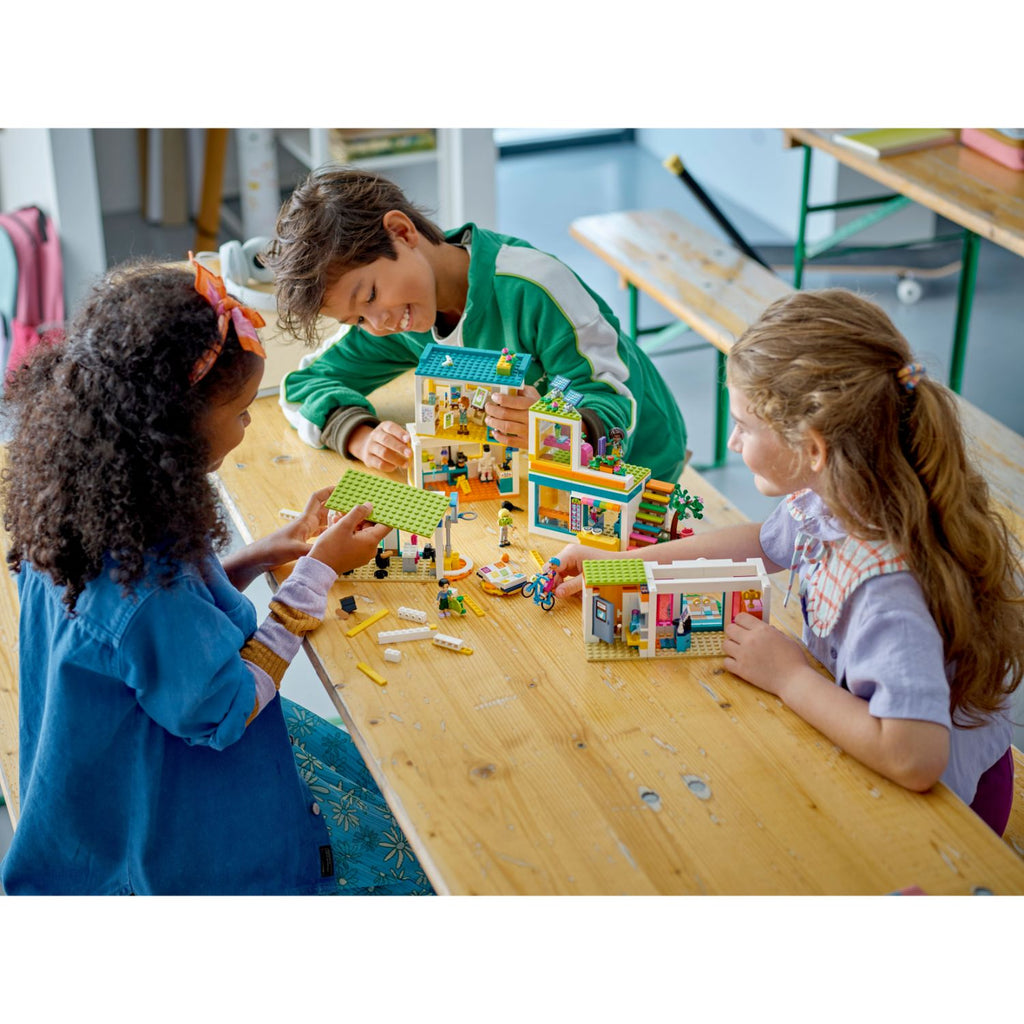 LEGO® Friends™ Heartlake International School - Đồ Chơi Lắp Ráp Trường Học Quốc Tế - LEGO 41731 - Góc nhìn khác 3