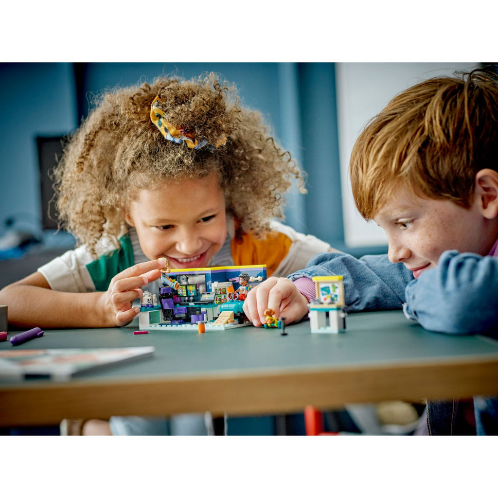 LEGO® Friends™ Nova's Room - Bộ đồ chơi lắp ráp phòng Gaming LEGO 41755 - Hình ảnh bổ sung 8