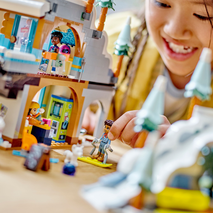 LEGO® Friends™ Holiday Ski Slope and Café - Bộ Lắp Ráp Dốc Trượt Tuyết Và Quán Cà Phê - LEGO 41756 - Hình ảnh bổ sung 5