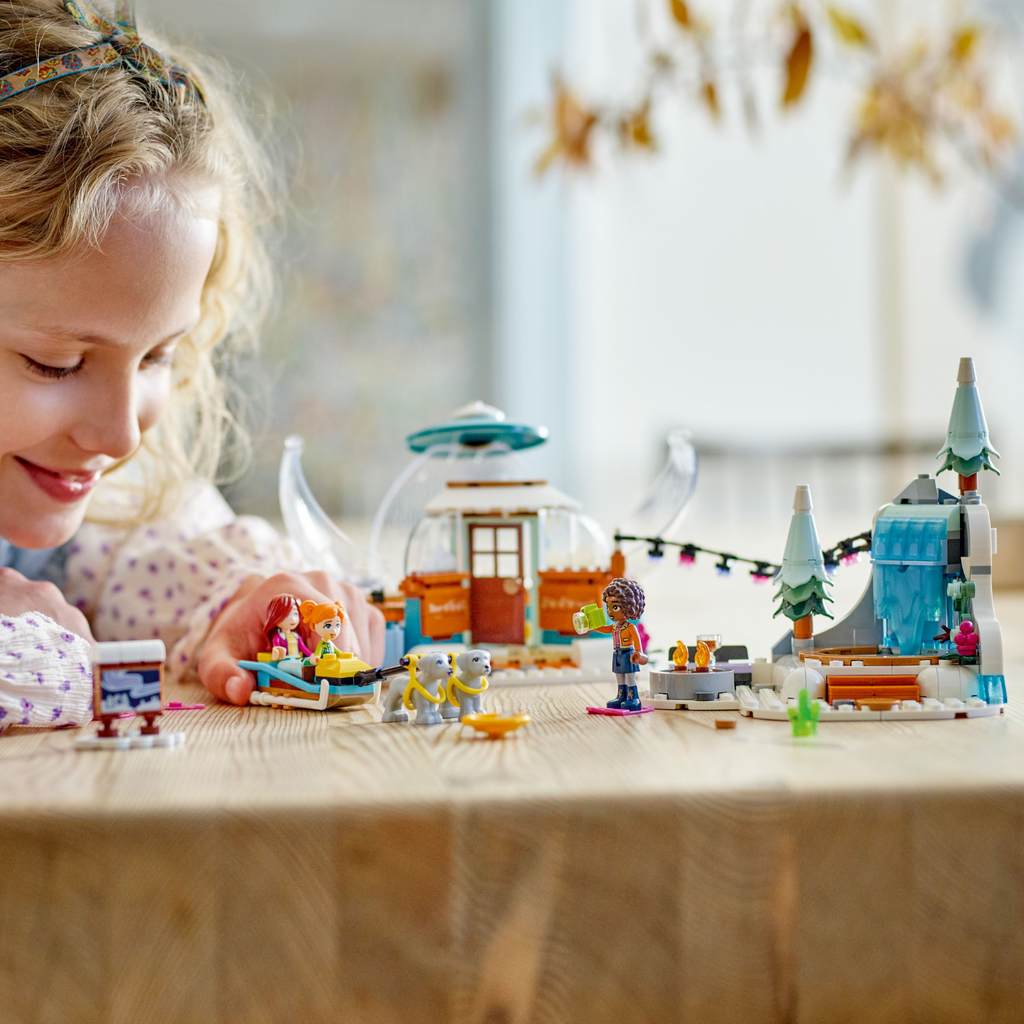 LEGO® Friends™ Igloo Holiday Adventure - Đồ Chơi Lắp Ráp Nhà Băng (41760) - Góc nhìn khác 3