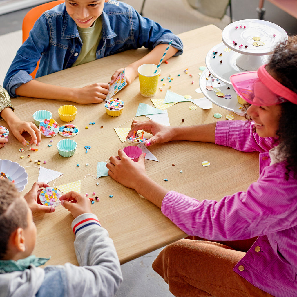 LEGO® DOTS™ Creative Party Kit - Bộ Đồ Chơi Lắp Ráp Trang Trí Cupcake 41926 - Góc nhìn khác 3