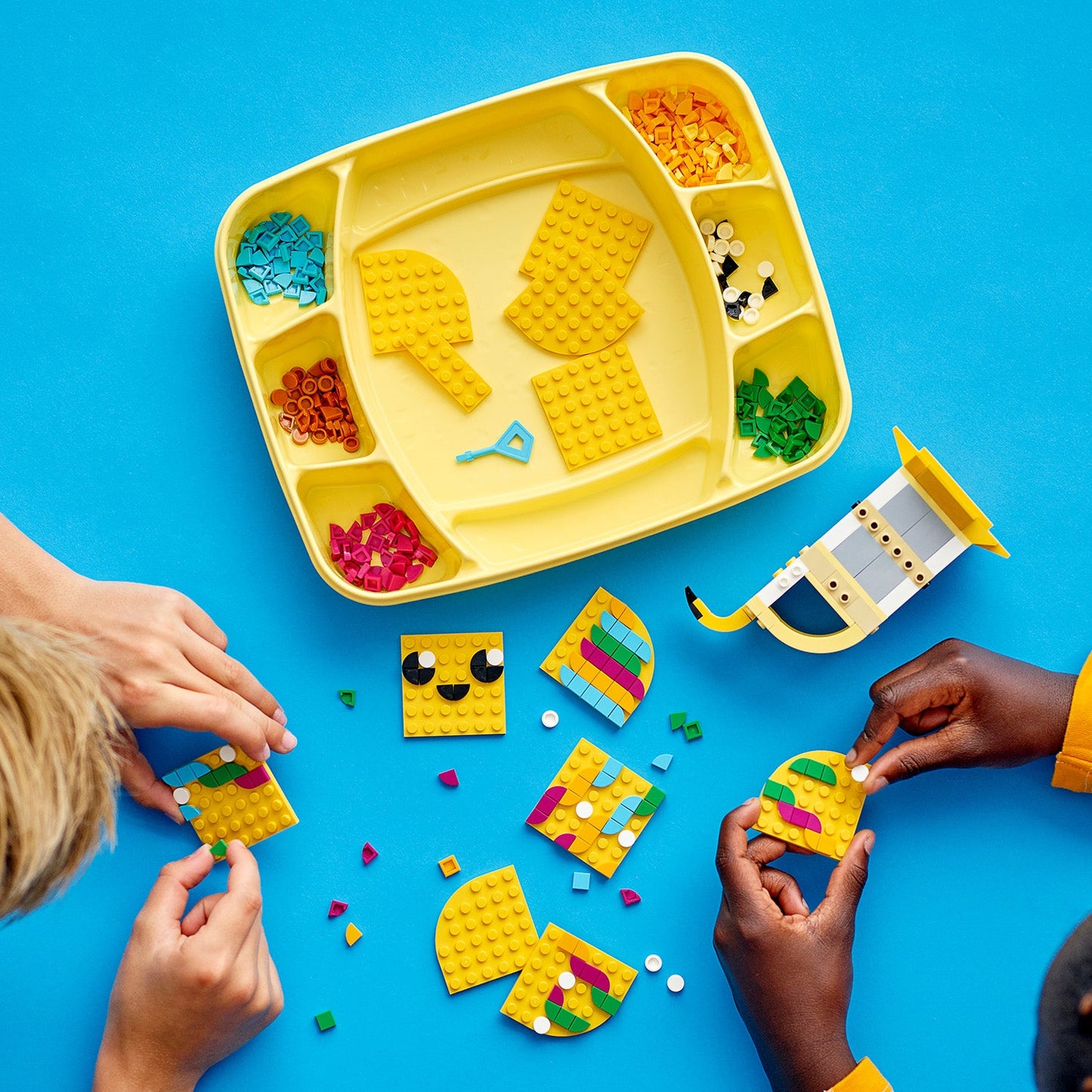 LEGO® DOTS™ Cute Banana Pen Holder - Khay Cắm Bút Hình Chuối Sáng Tạo - LEGO 41948 LEGO - ảnh 3 - Lego