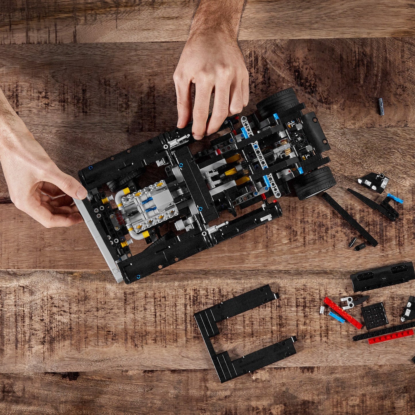 LEGO® Technic™ Doms Dodge Charger - Mô Hình Xe Đua Fast & Furious 42111 - LEGO - Góc nhìn khác 3