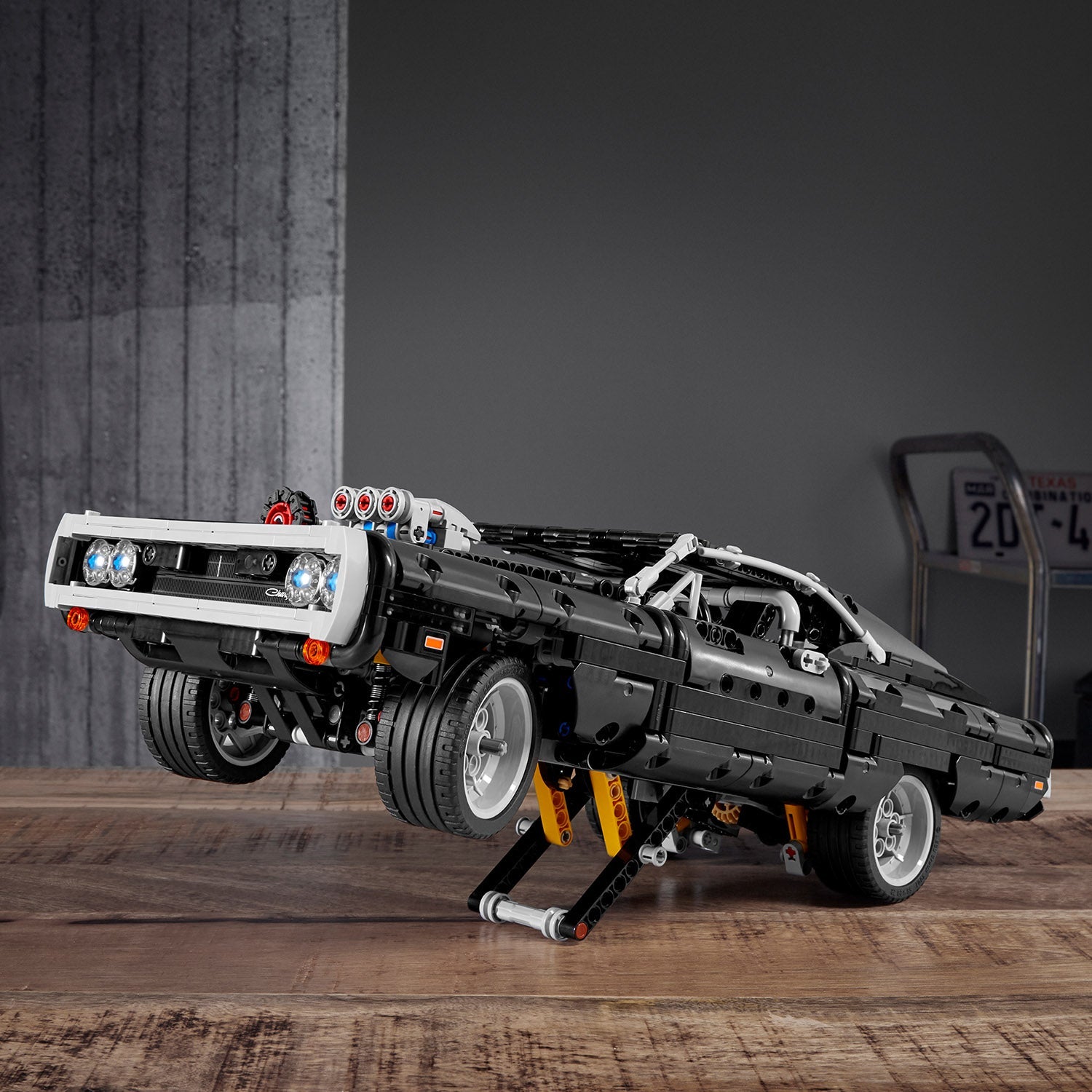 LEGO® Technic™ Doms Dodge Charger - Mô Hình Xe Đua Fast & Furious 42111 - LEGO - Hình ảnh bổ sung 7