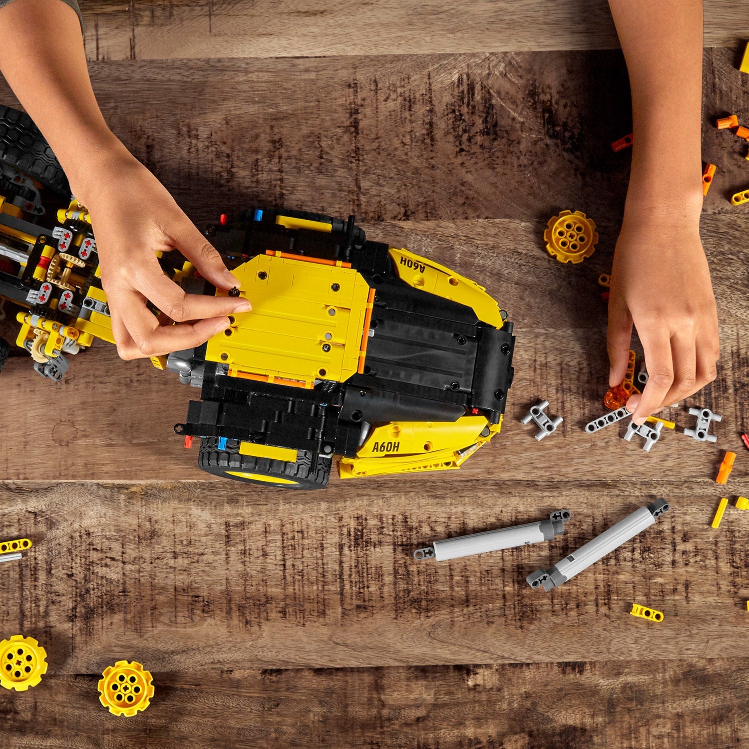 LEGO® Technic™ 6x6 Volvo Articulated Hauler - Xe tải tự đổ Volvo 6x6 điều khiển từ xa - LEGO 42114 LEGO - ảnh 1 - LEGO® Techn