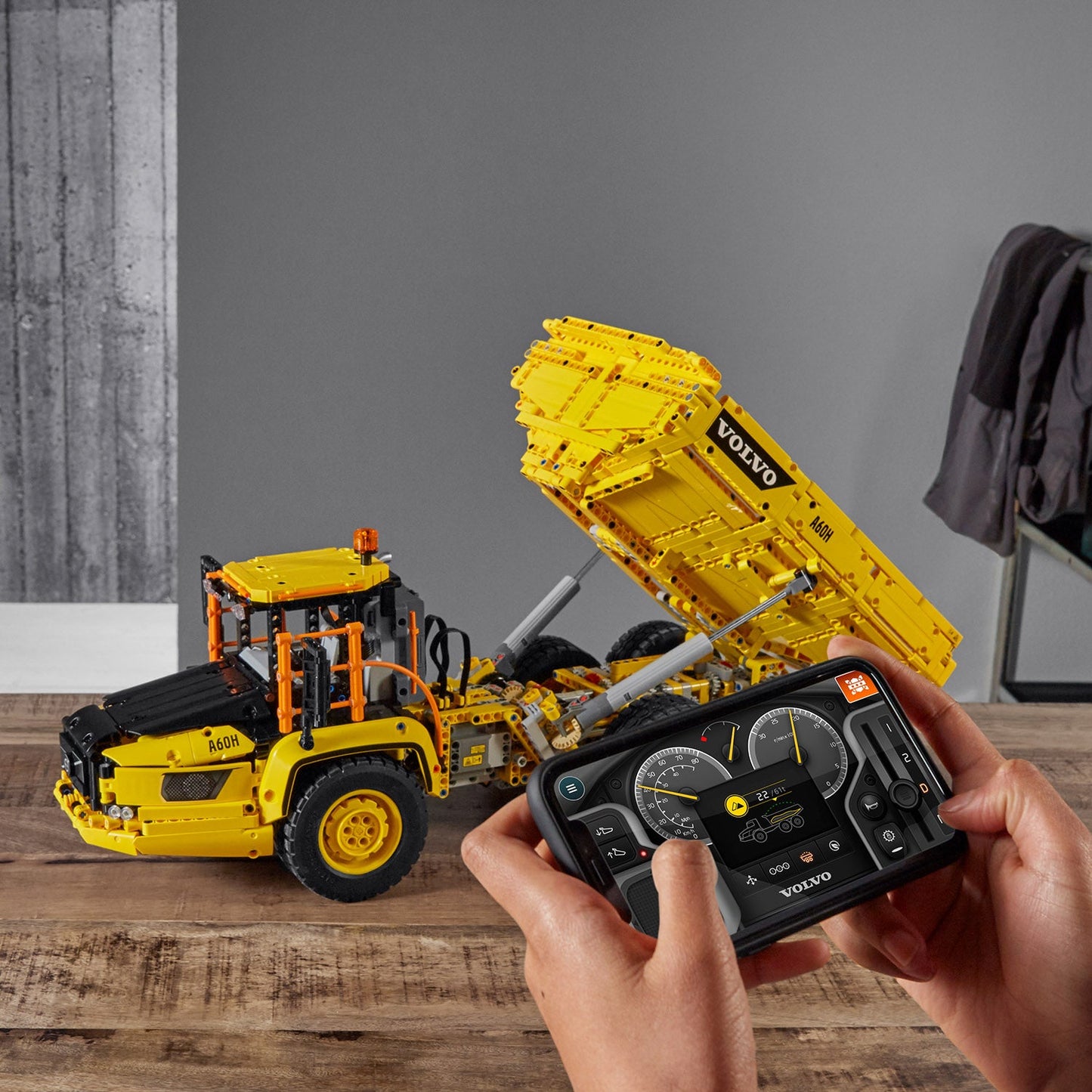 LEGO® Technic™ 6x6 Volvo Articulated Hauler - Xe tải tự đổ Volvo 6x6 điều khiển từ xa - LEGO 42114 - Hình ảnh bổ sung 7