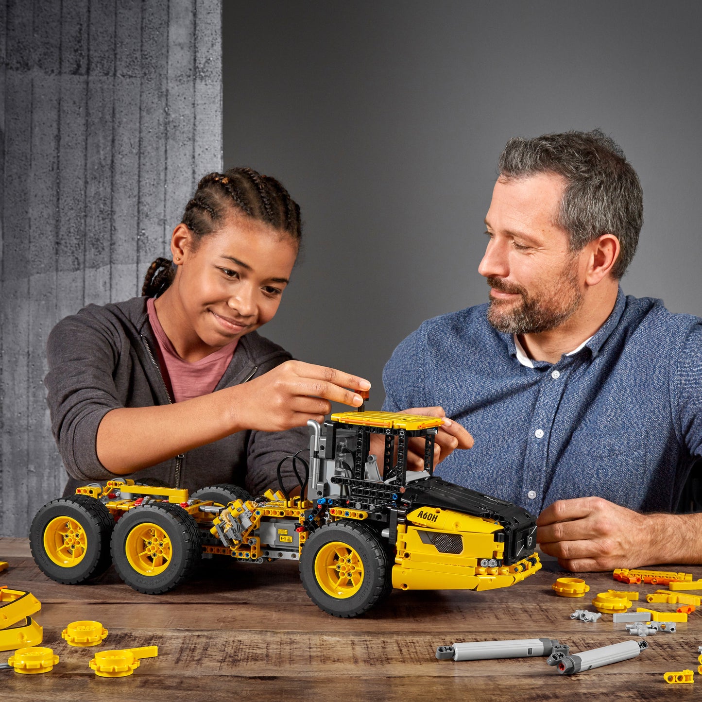 LEGO® Technic™ 6x6 Volvo Articulated Hauler - Xe tải tự đổ Volvo 6x6 điều khiển từ xa - LEGO 42114 - Hình ảnh bổ sung 9
