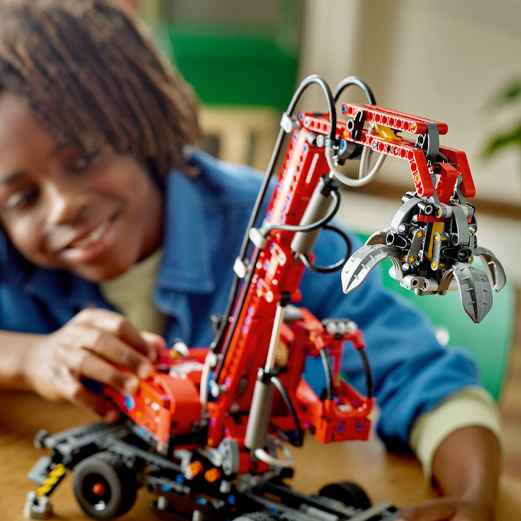 LEGO® Technic™ Material Handler - Xe Xử Lý Vật Liệu - LEGO 42144 - Hình ảnh bổ sung 7
