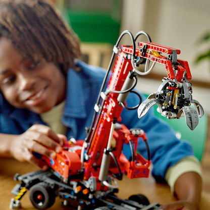 LEGO® Technic™ Material Handler - Xe Xử Lý Vật Liệu - LEGO 42144 - Hình ảnh bổ sung 7