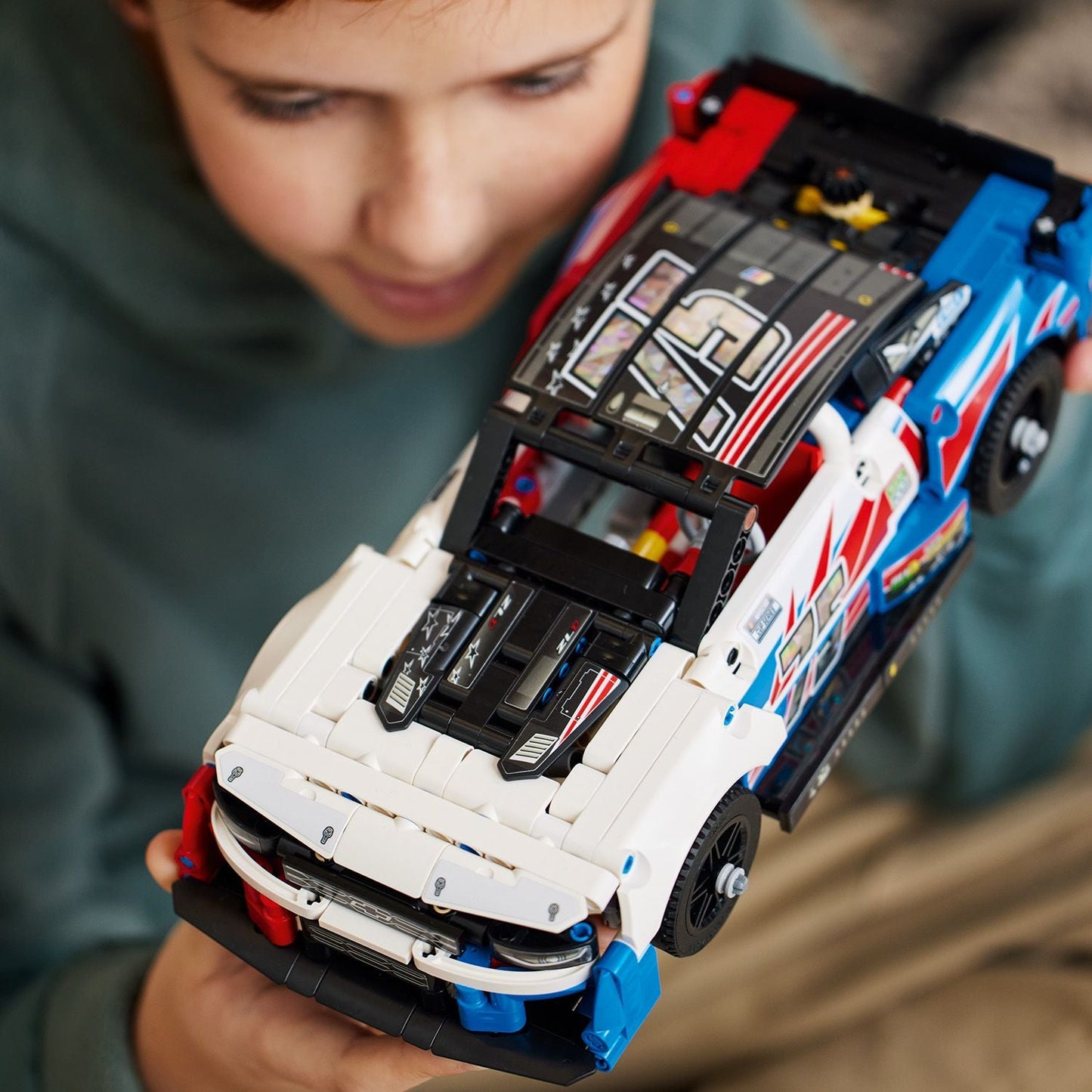LEGO® Technic™ NASCAR® Next Gen Chevrolet Camaro ZL2 - Mô Hình Xe Đua Kỹ Thuật Chính Hãng LEGO LEGO - ảnh 2 - Lego