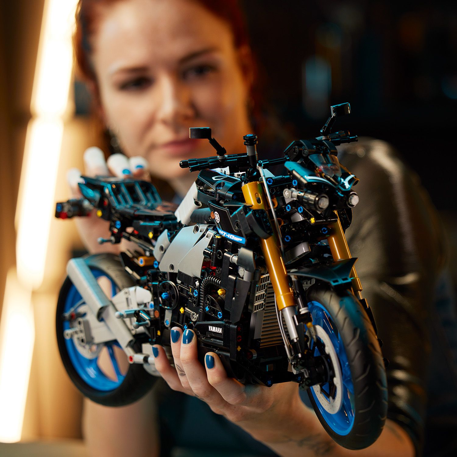 LEGO® TECHNIC™ Yamaha MT-10 SP - Mô Hình Xe Mô Tô Phân Khối Lớn LEGO 42159 - Hình ảnh bổ sung 4