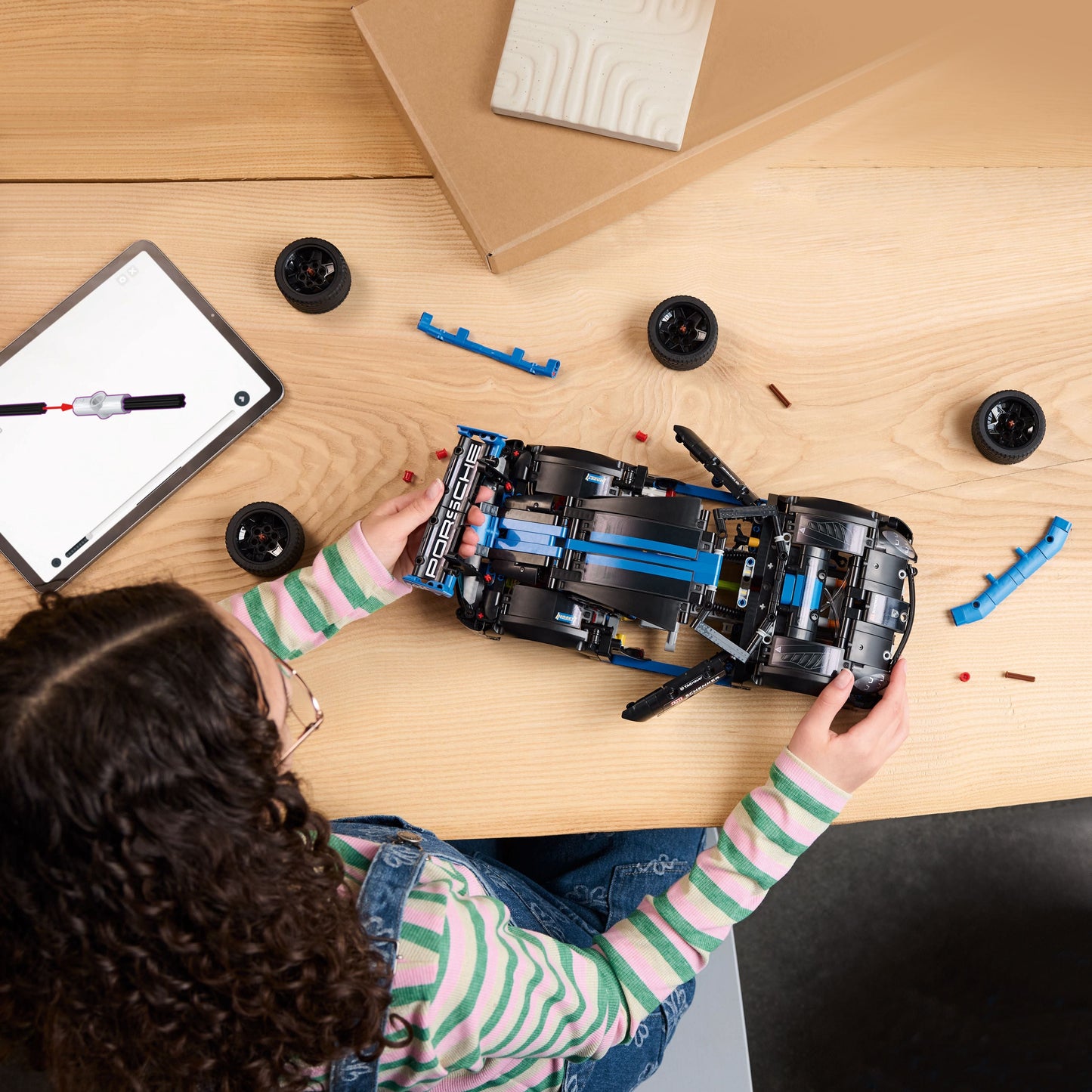 LEGO® Technic™ Porsche GT4 e-Performance Race Car