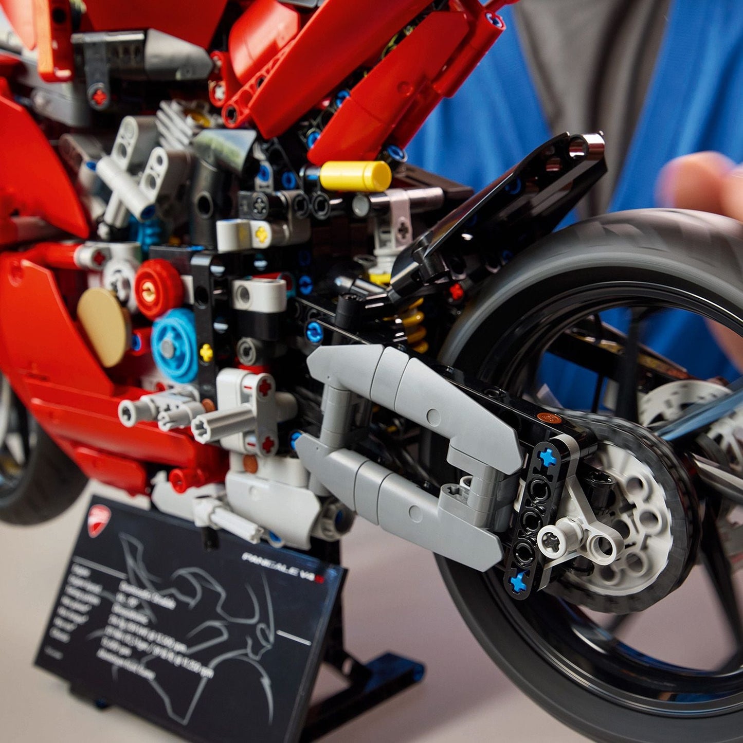 LEGO® Technic Ducati Panigale V4 S Motorcycle - Mô hình xe mô tô phân khối lớn - 42202 LEGO - ảnh 2 - LEGO Technic