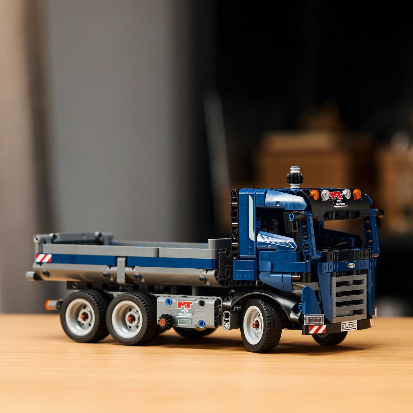 LEGO® Technic™ Tipping Dump Truck - Đồ chơi lắp ráp Xe Ben Công Trường - LEGO 42203 - Hình ảnh bổ sung 5