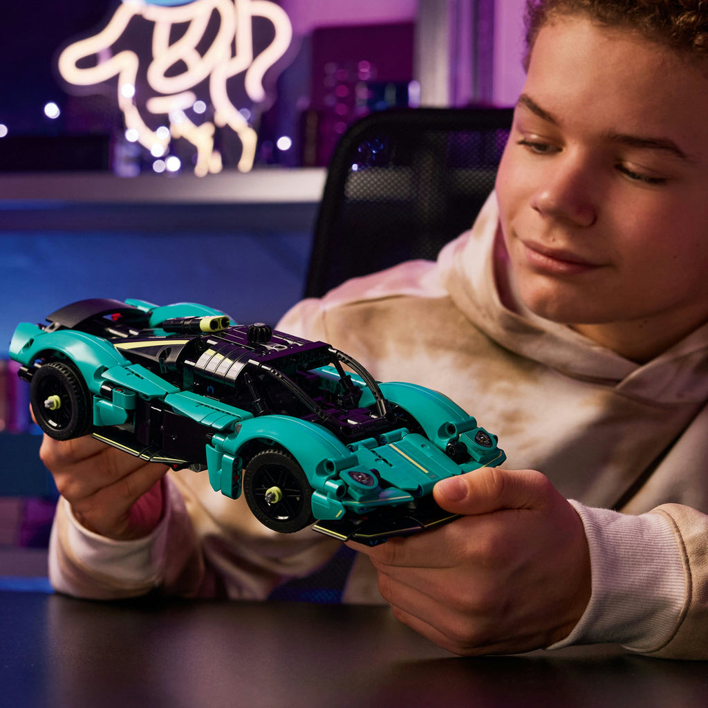 LEGO® Technic Aston Martin Valkyrie Mô Hình Xe Siêu Xe LEGO 42208 - Góc nhìn khác 3