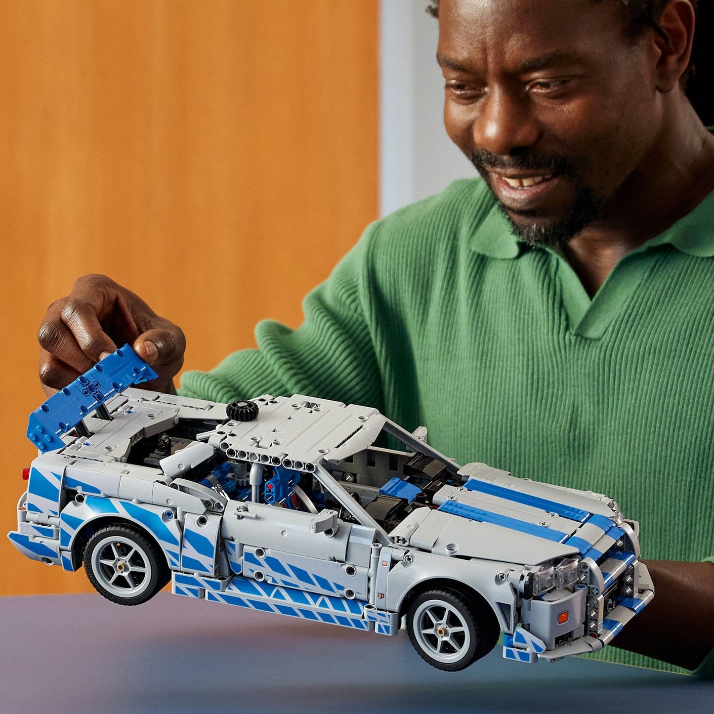 LEGO® Technic 2 Fast 2 Furious Nissan Skyline GT-R (R34) Car - Bộ Mô Hình Xe Đua - LEGO 42210 - Góc nhìn khác 3